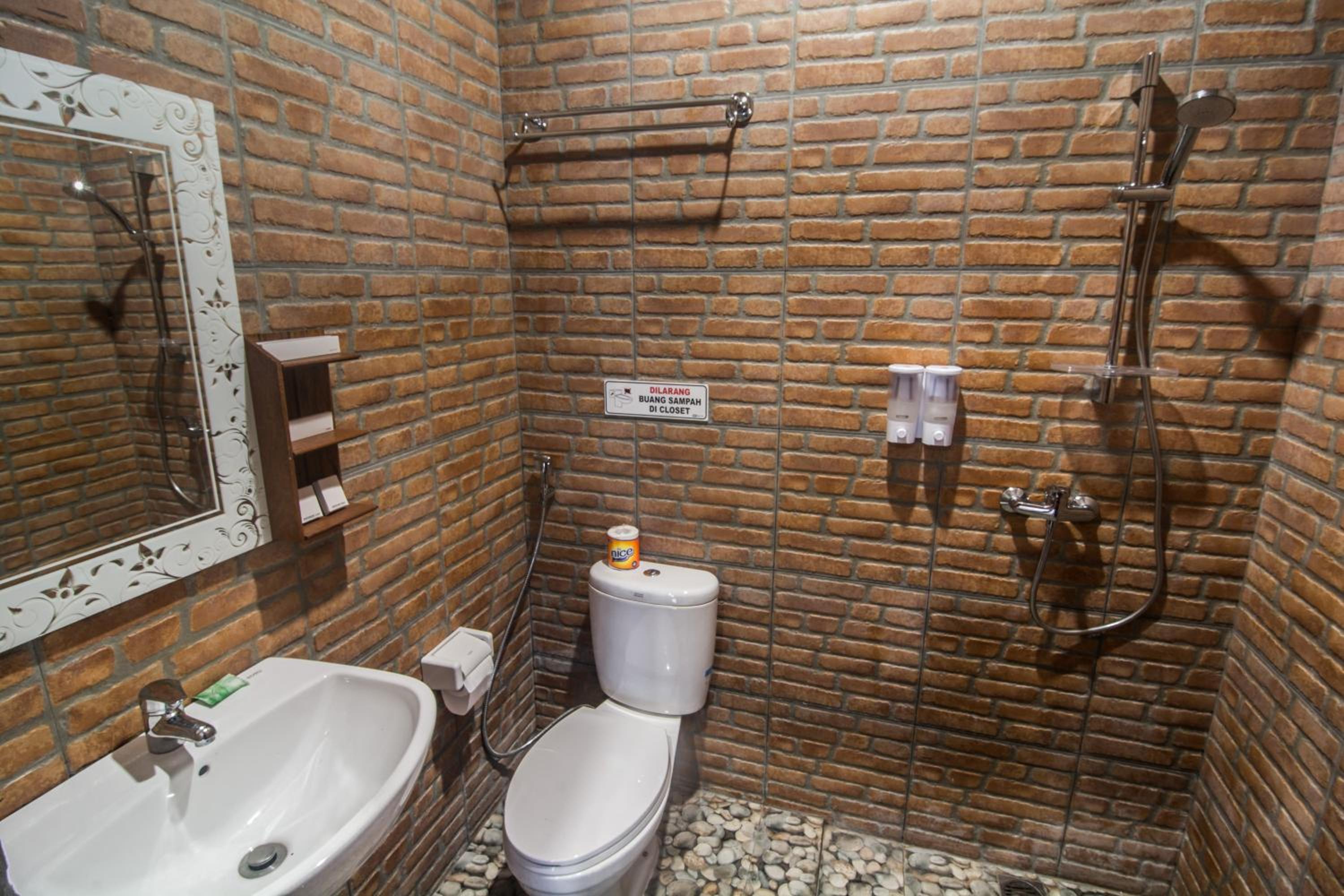 Deluxe Twin Room - Photo 9