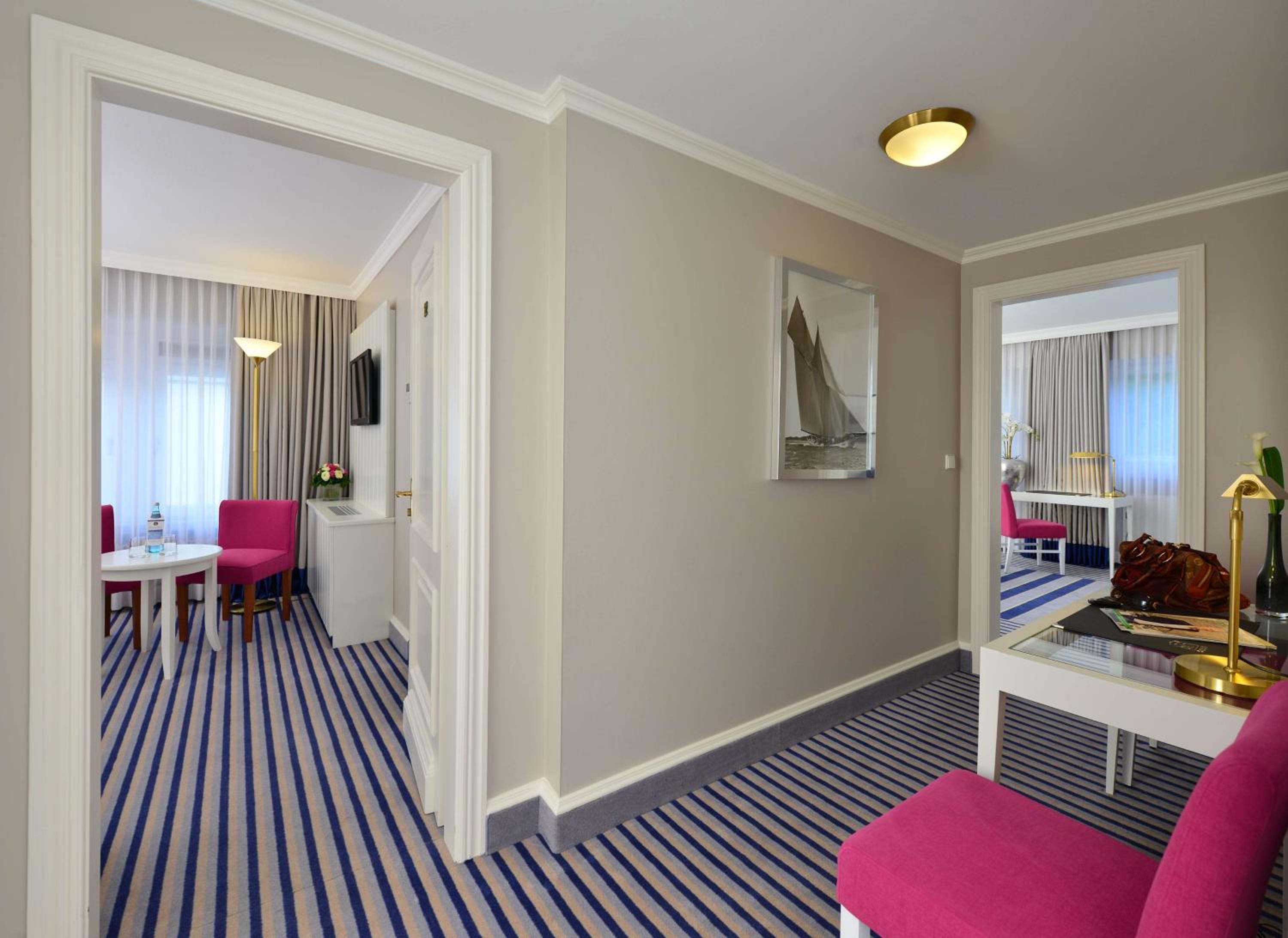 Suite - Photo 4