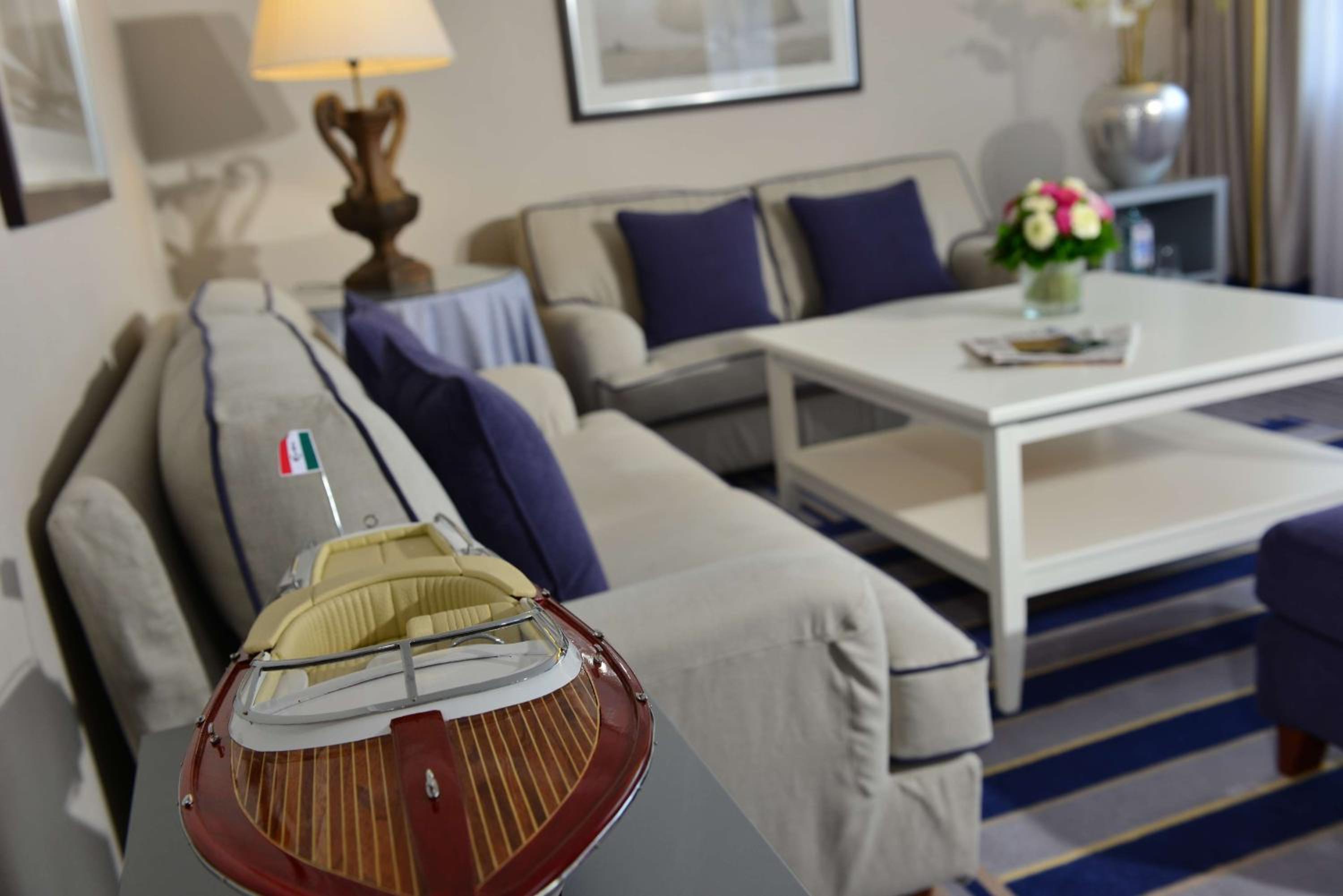 Suite - Photo 5