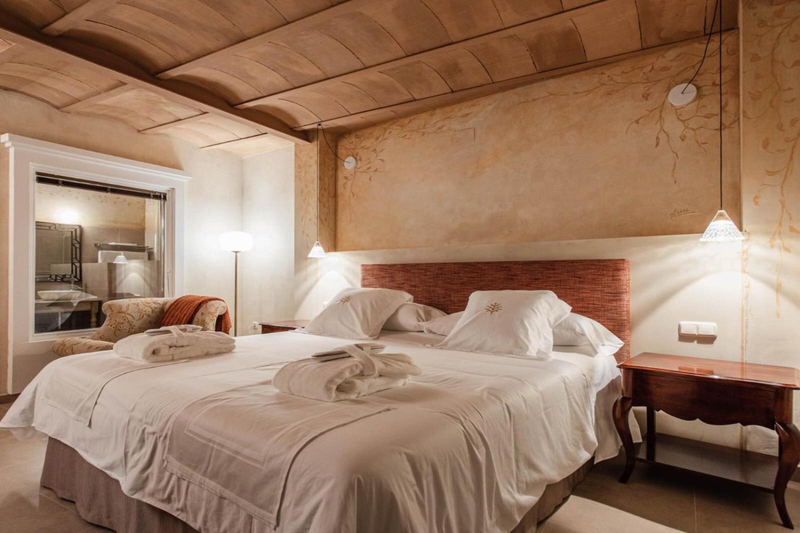 Standard Double Room - Photo 12