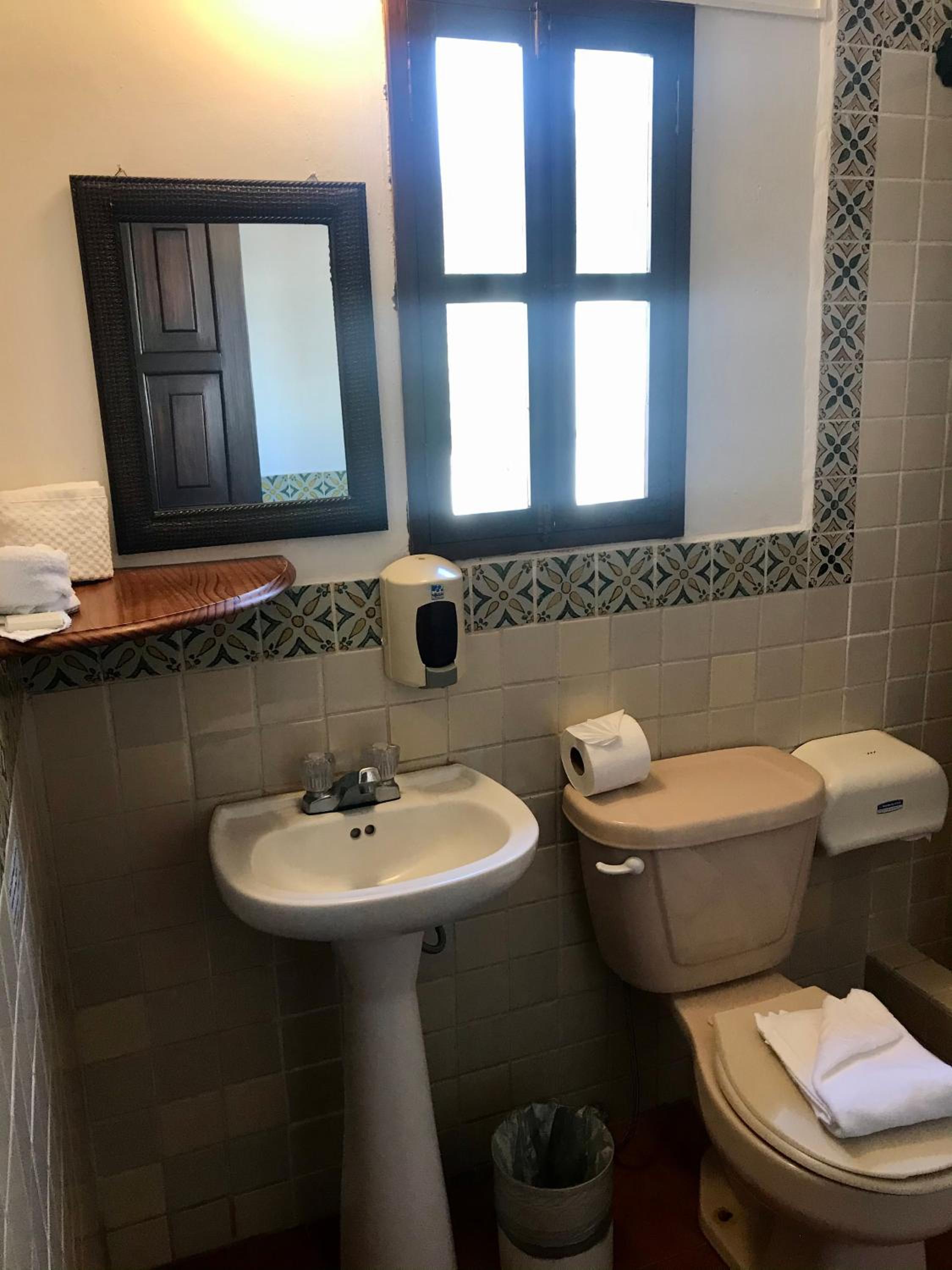 Twin Room with Bathroom photo 2