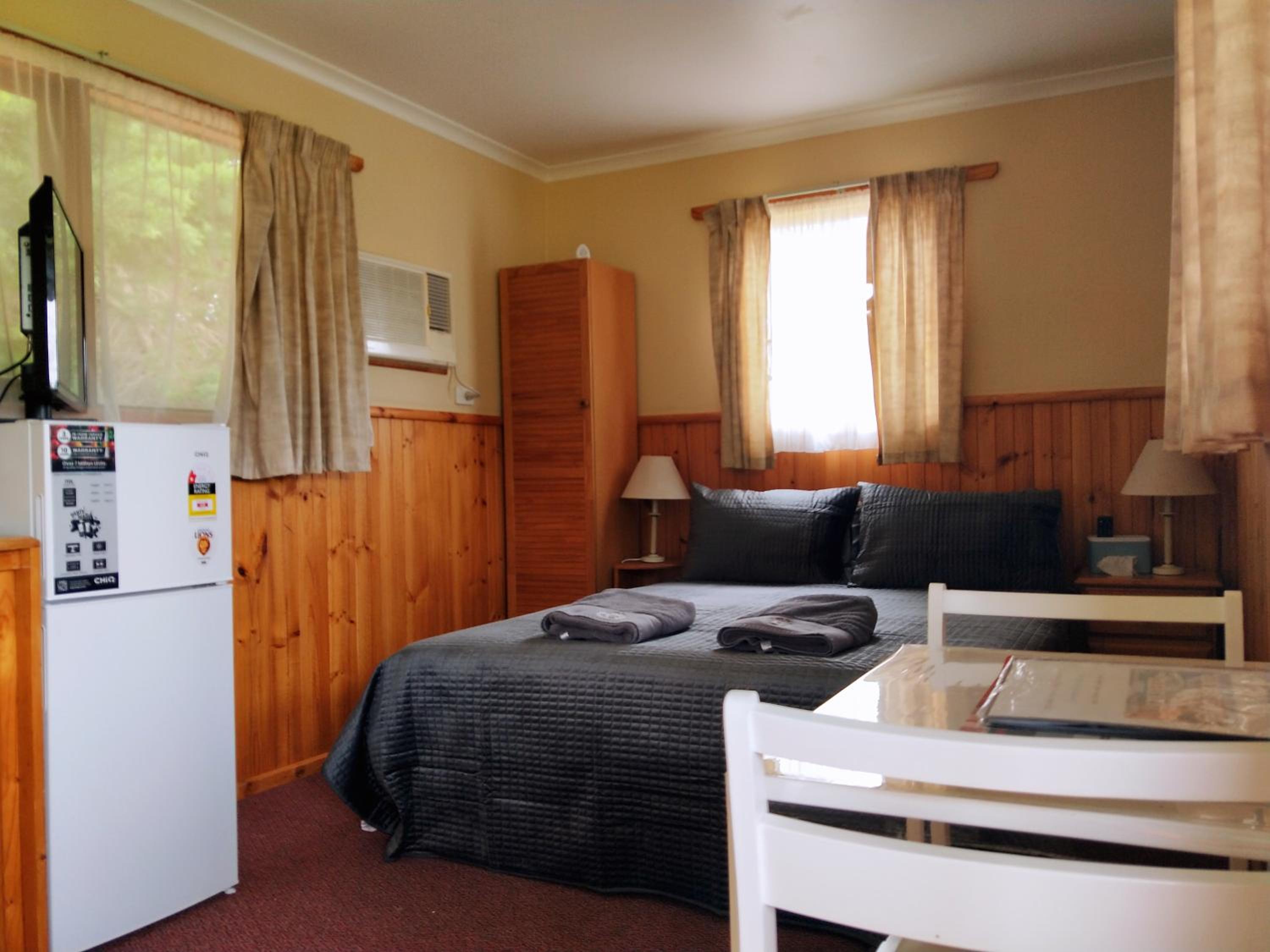 Pet Friendly - Queen Bed Cottage With Country View photo 1