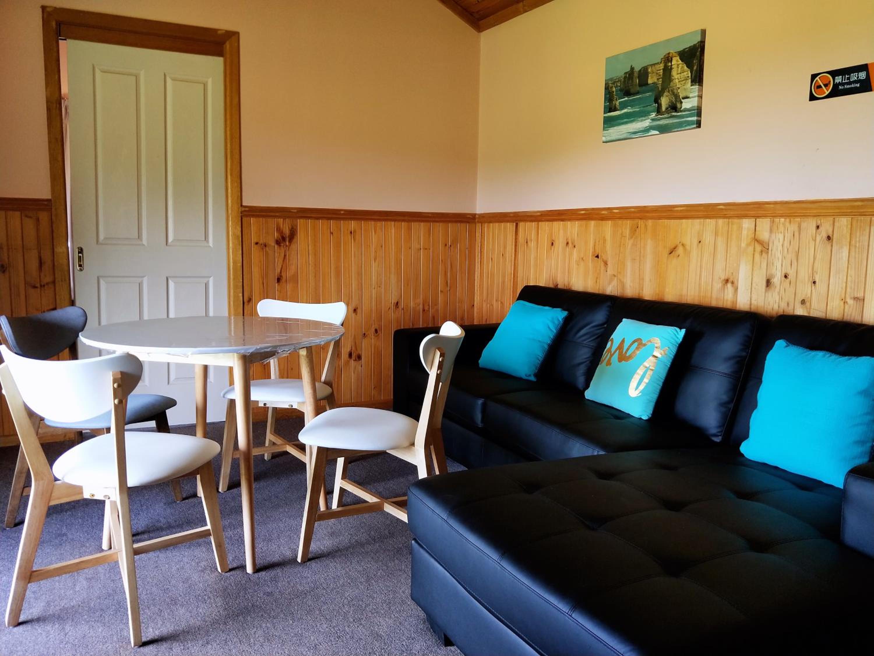 Pet Friendly - Two-Bedroom Family Cottage With Country View photo 1