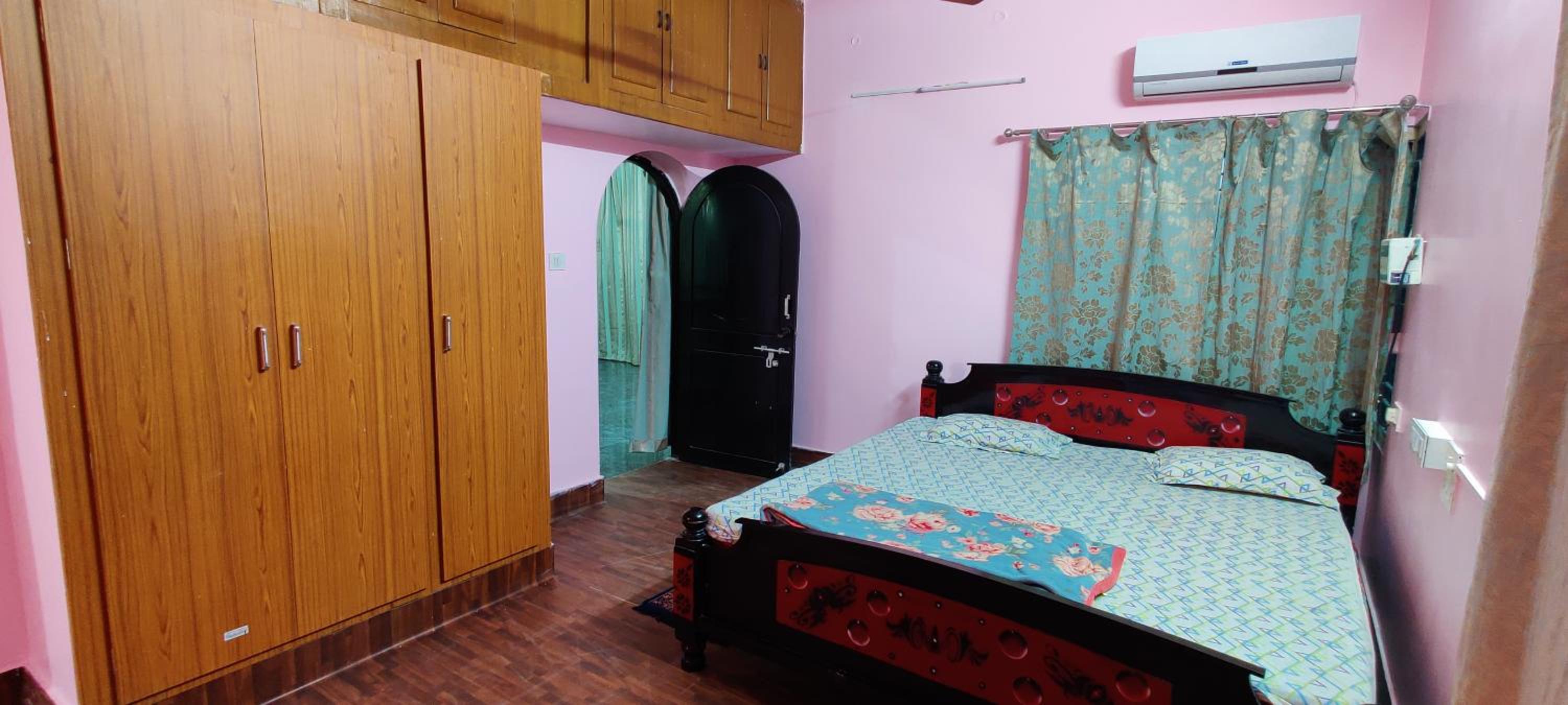 One-Bedroom House photo 1