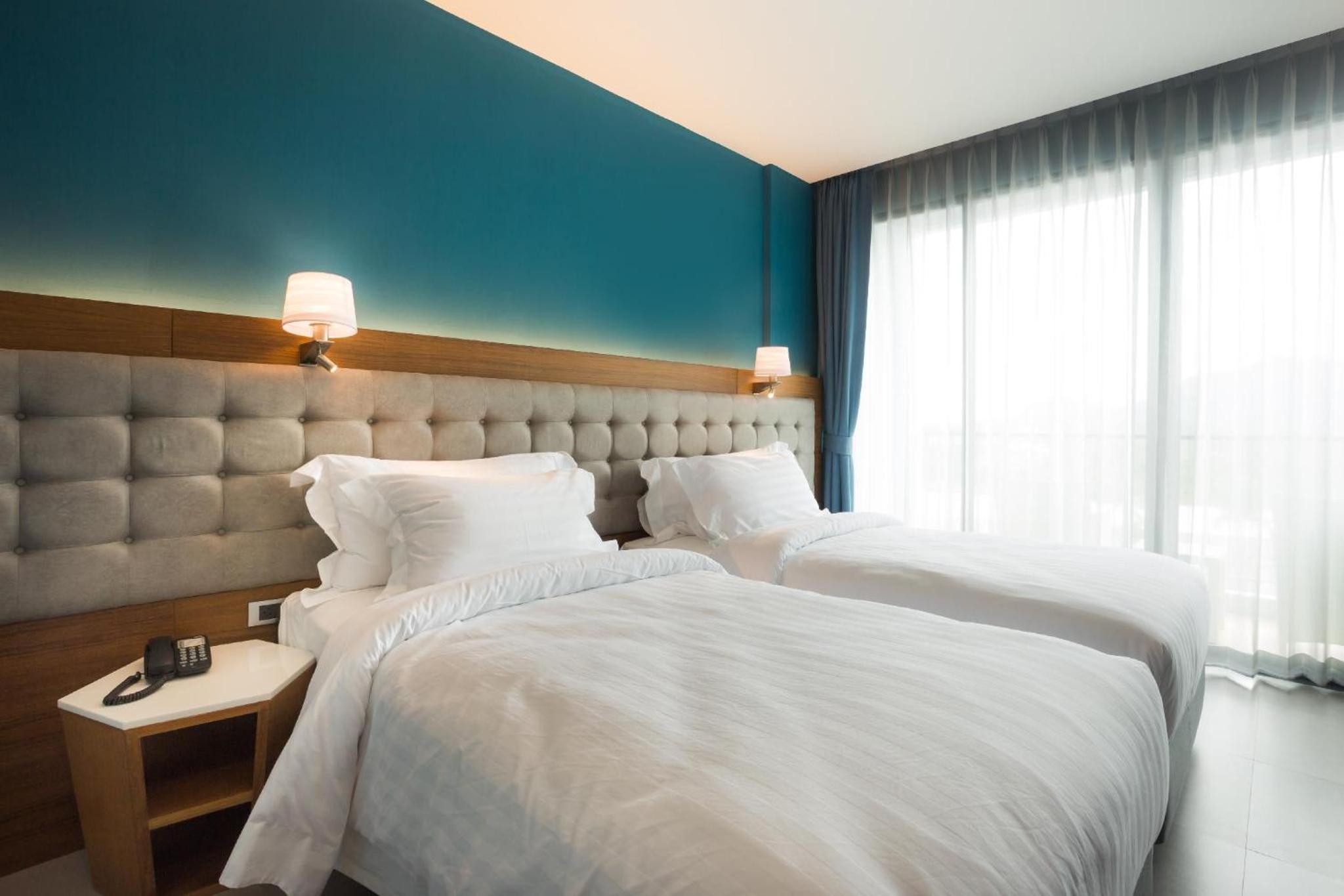 Superior Room with Balcony - Photo 7