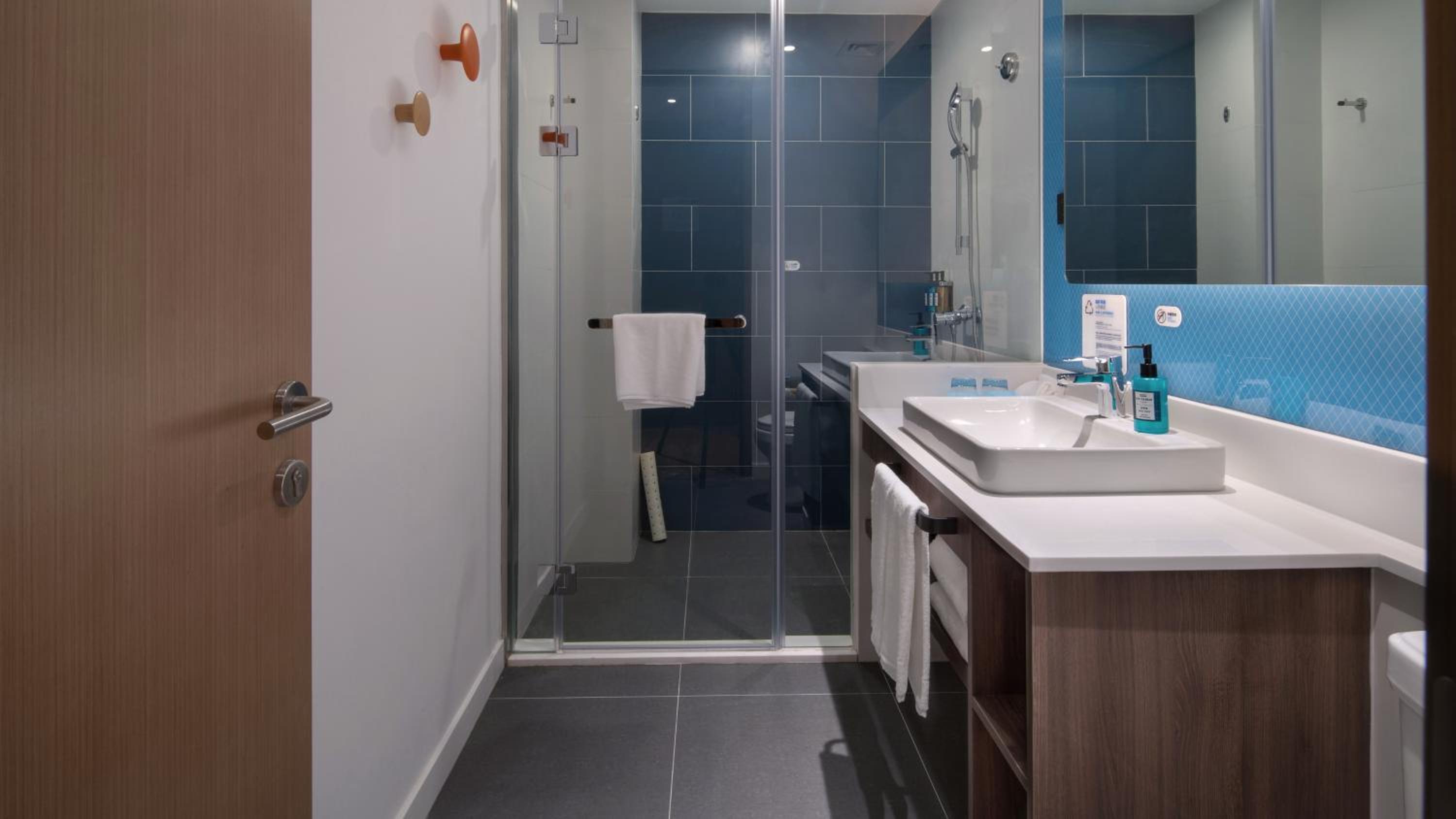 Standard King Room - Disability Access photo 2