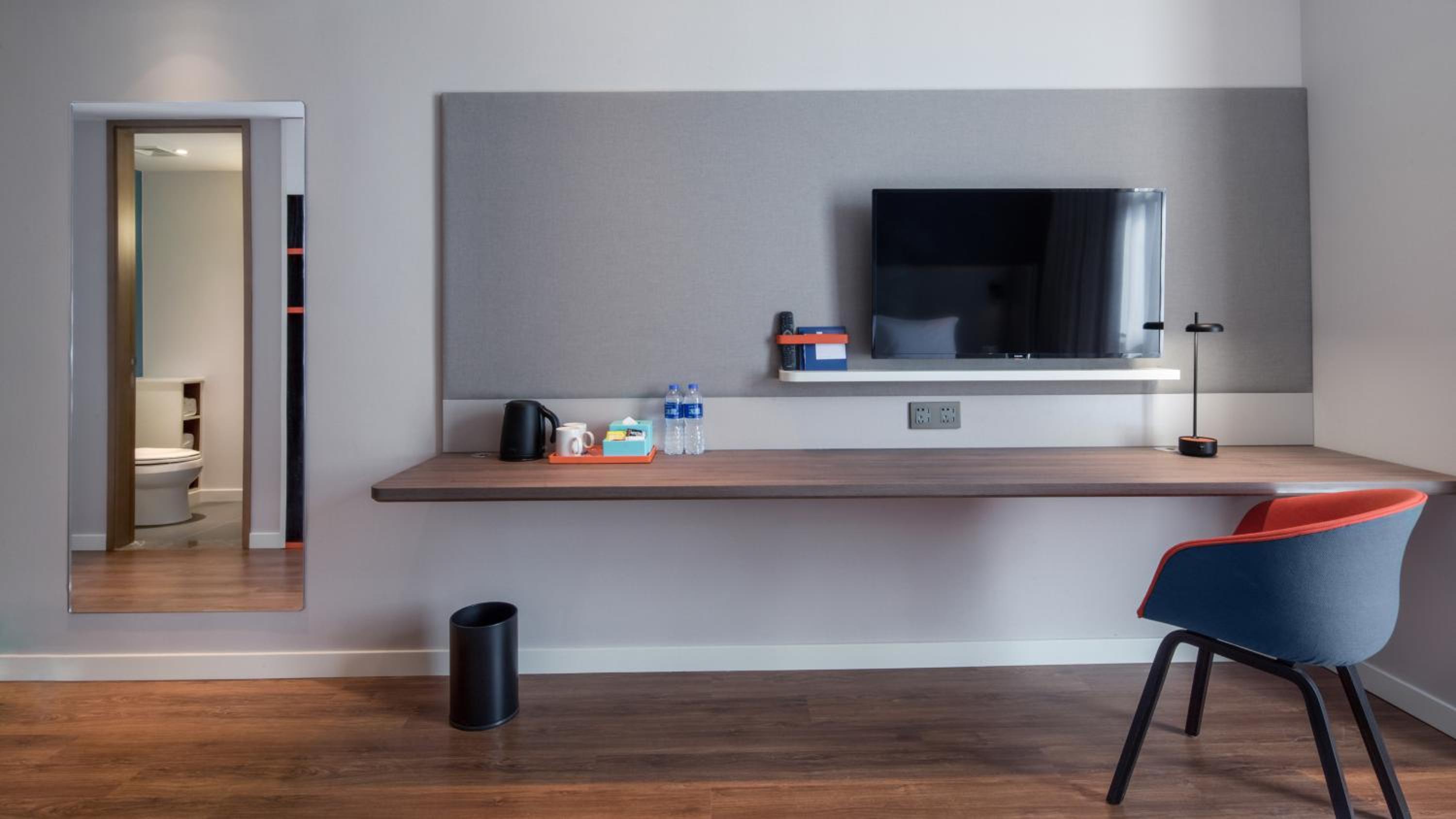 Standard King Room with City View photo 1