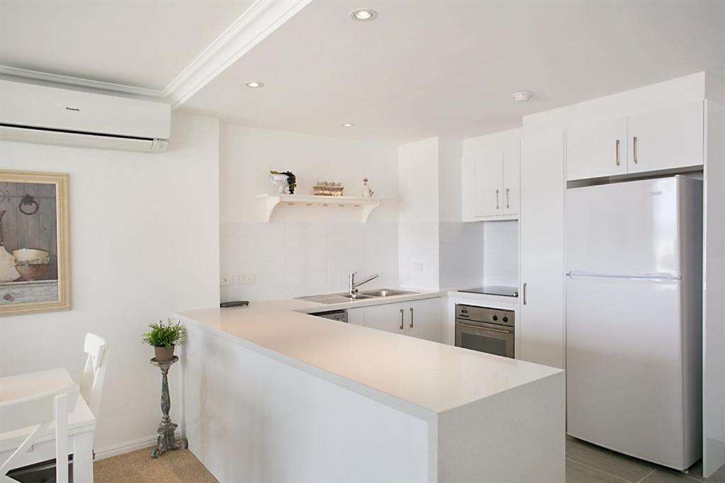 Deluxe One-Bedroom Apartment