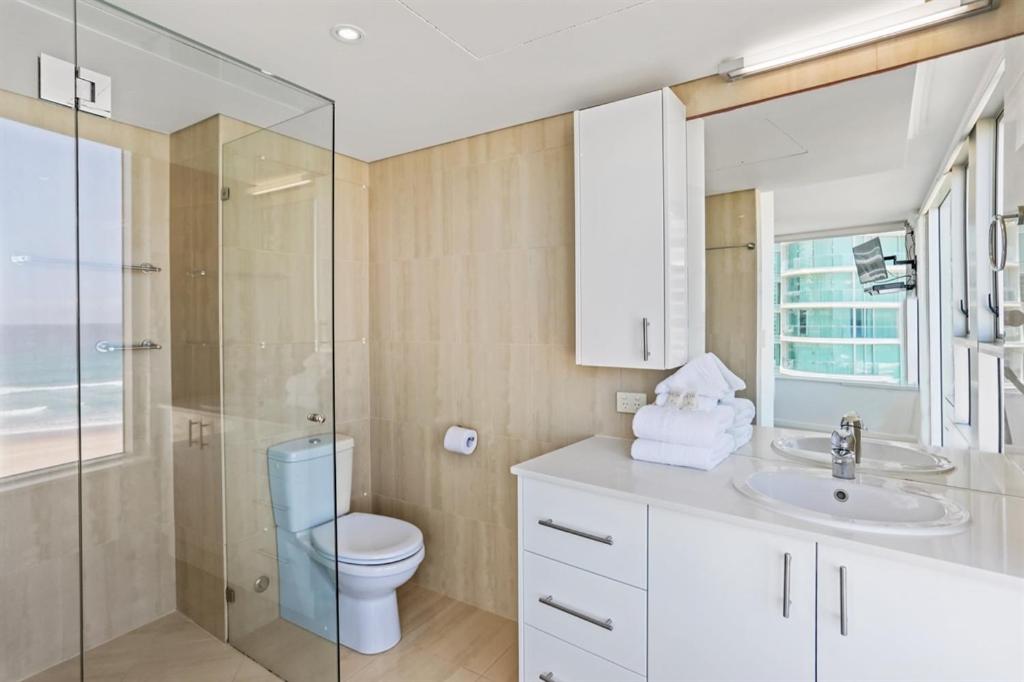 Deluxe Two-Bedroom Apartment thumbnail 6