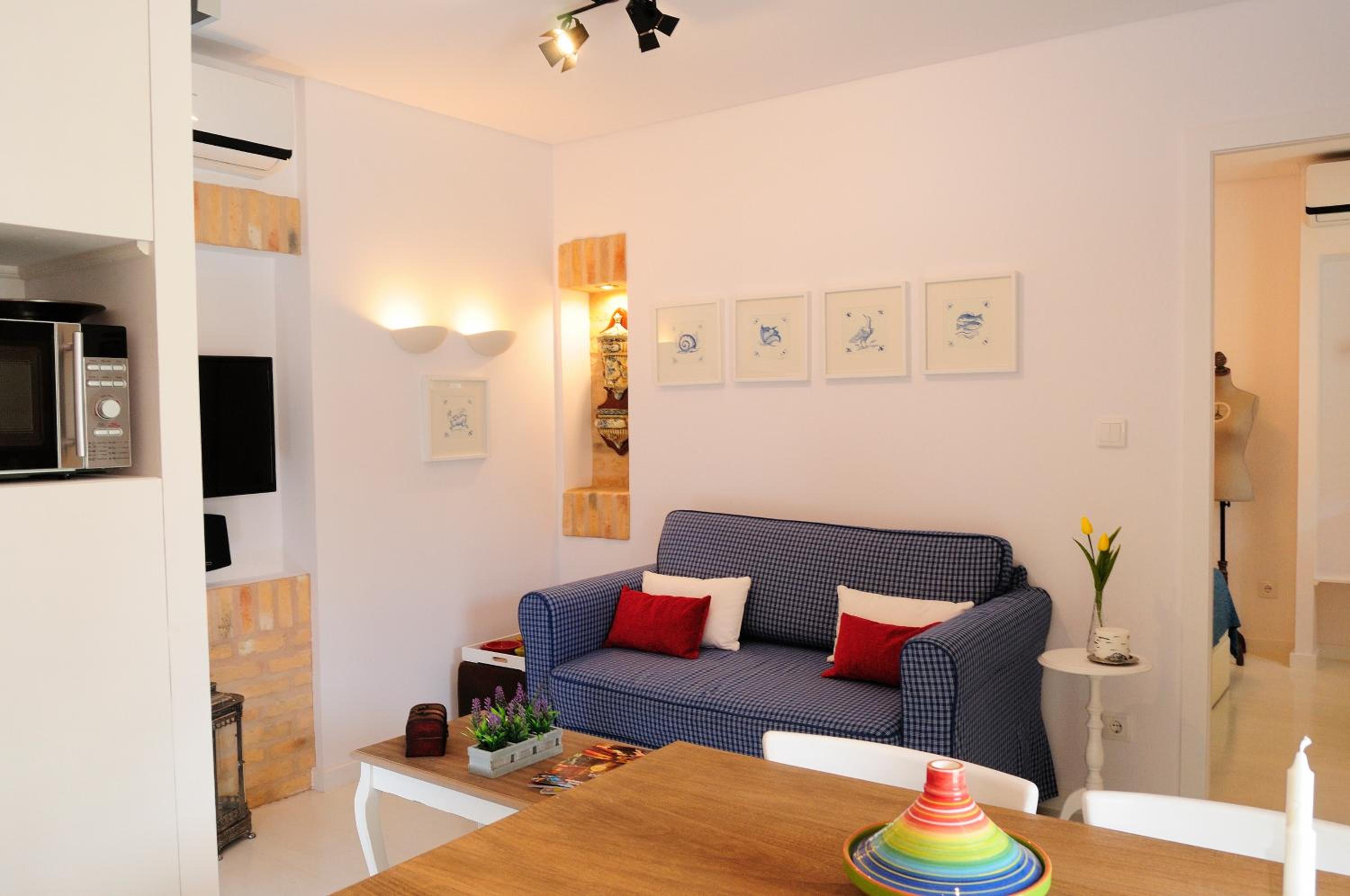One-Bedroom Standard Apartment photo 1