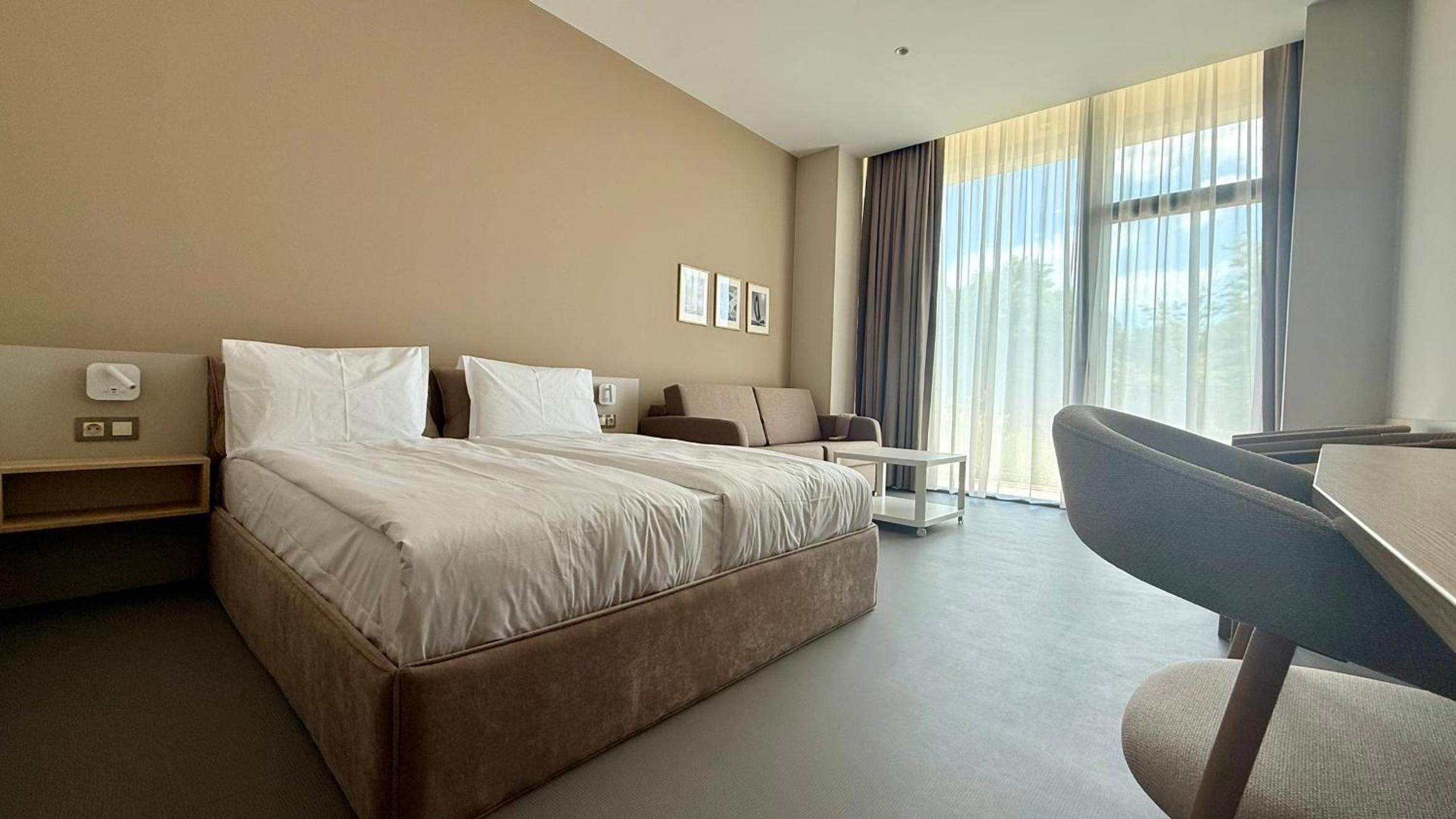 Deluxe Family Room
