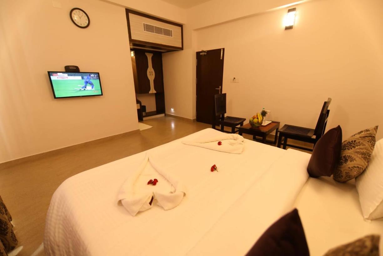 Deluxe Double Room (2 Adults + 1 Child) - Photo 2