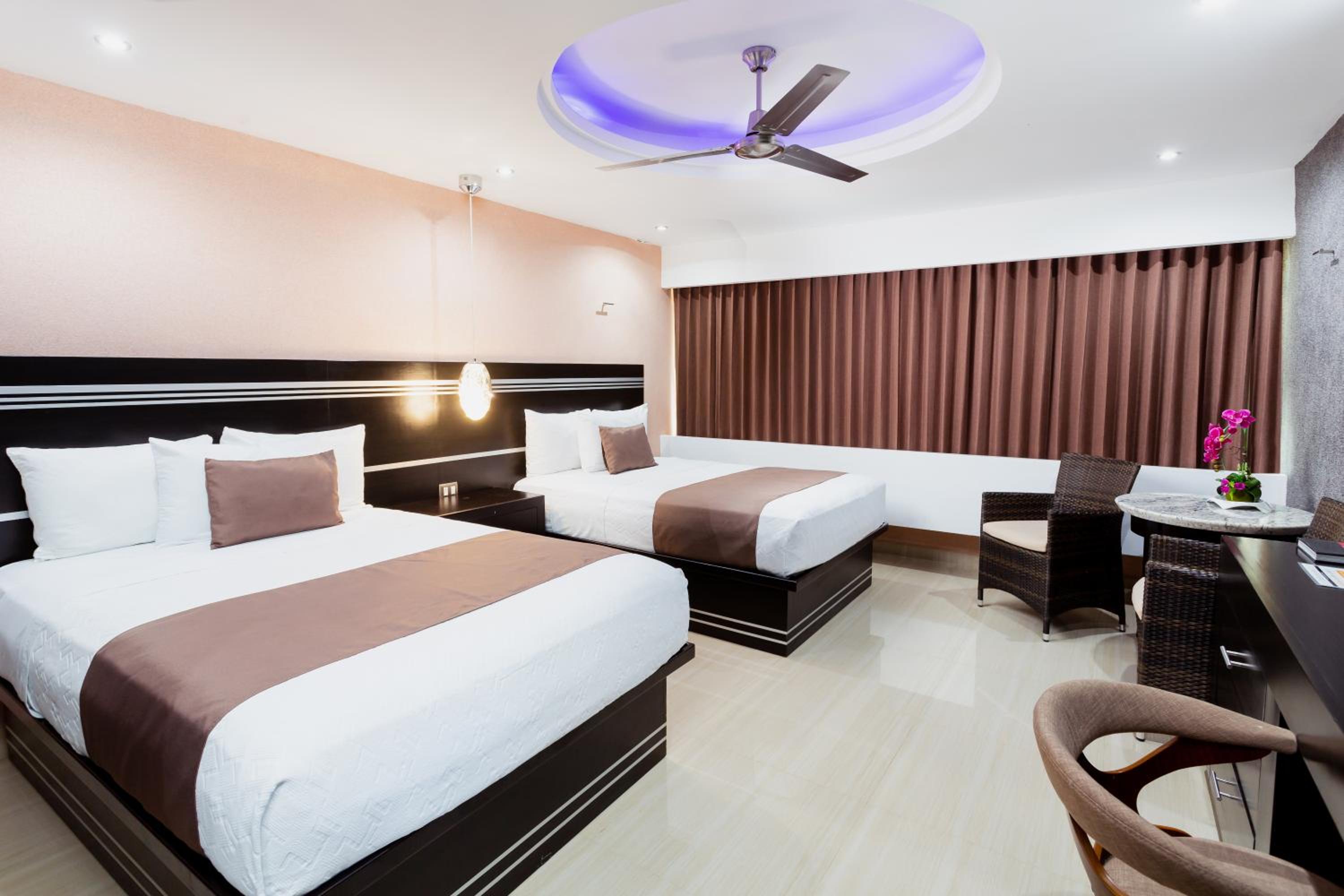 Deluxe Queen Room with Two Queen Beds photo 2