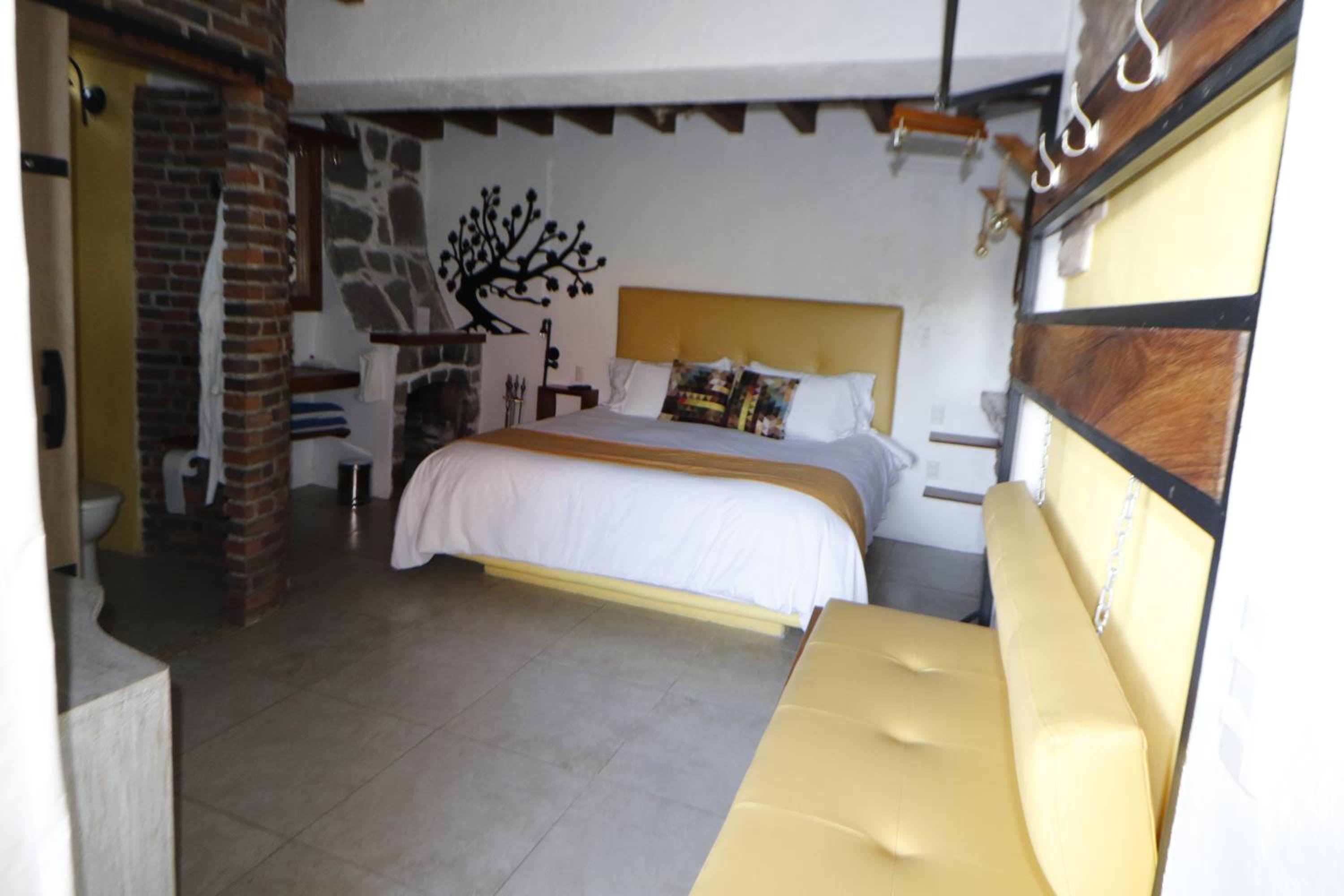 Double Room with Balcony and Sea View - Photo 3