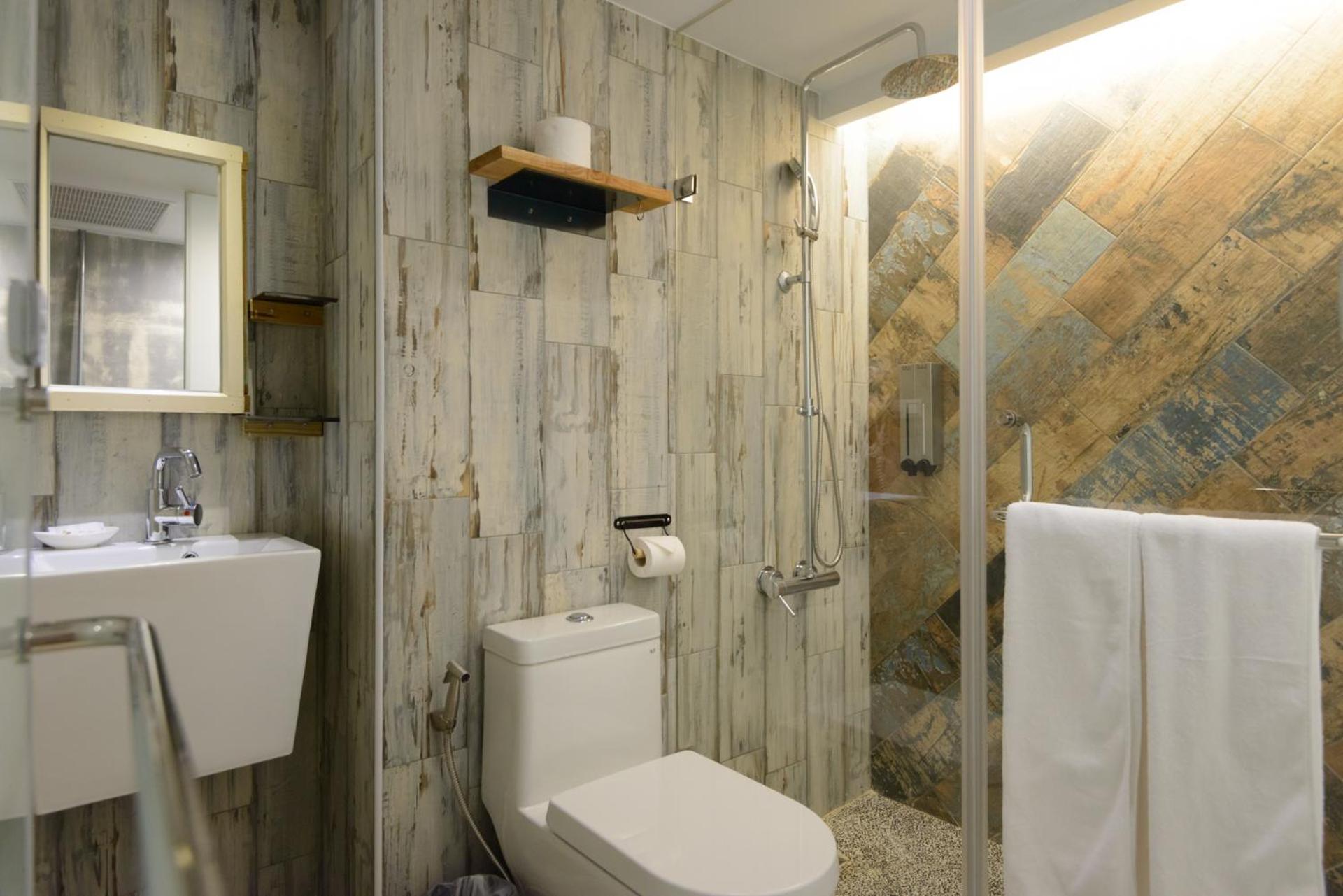 Bunk Bed Room with Private Bathroom photo 2