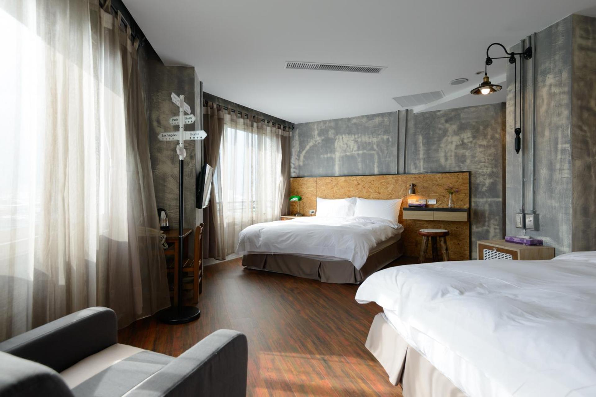Deluxe Quadruple Room with Bath photo 2