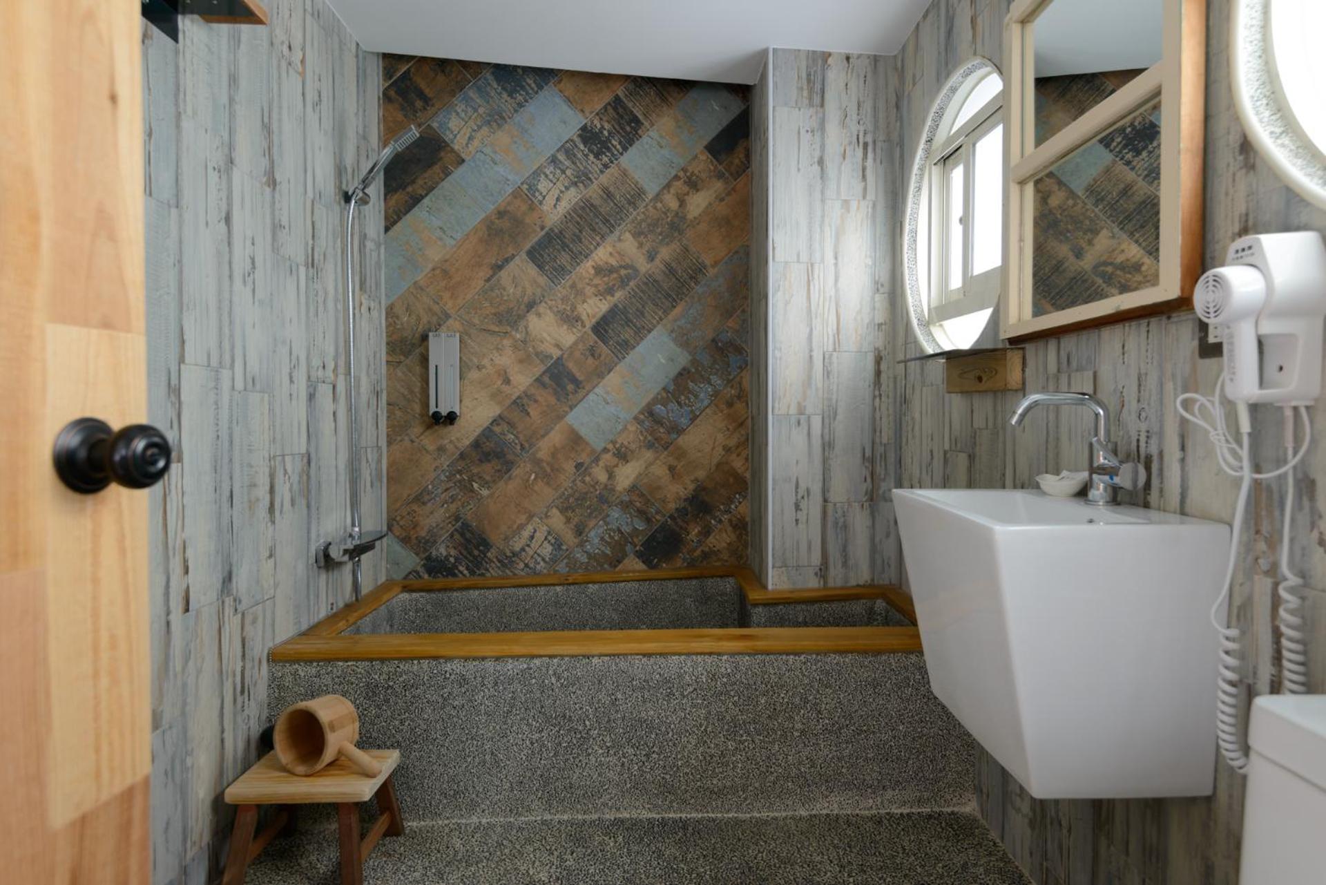 Deluxe Quadruple Room with Bath photo 1