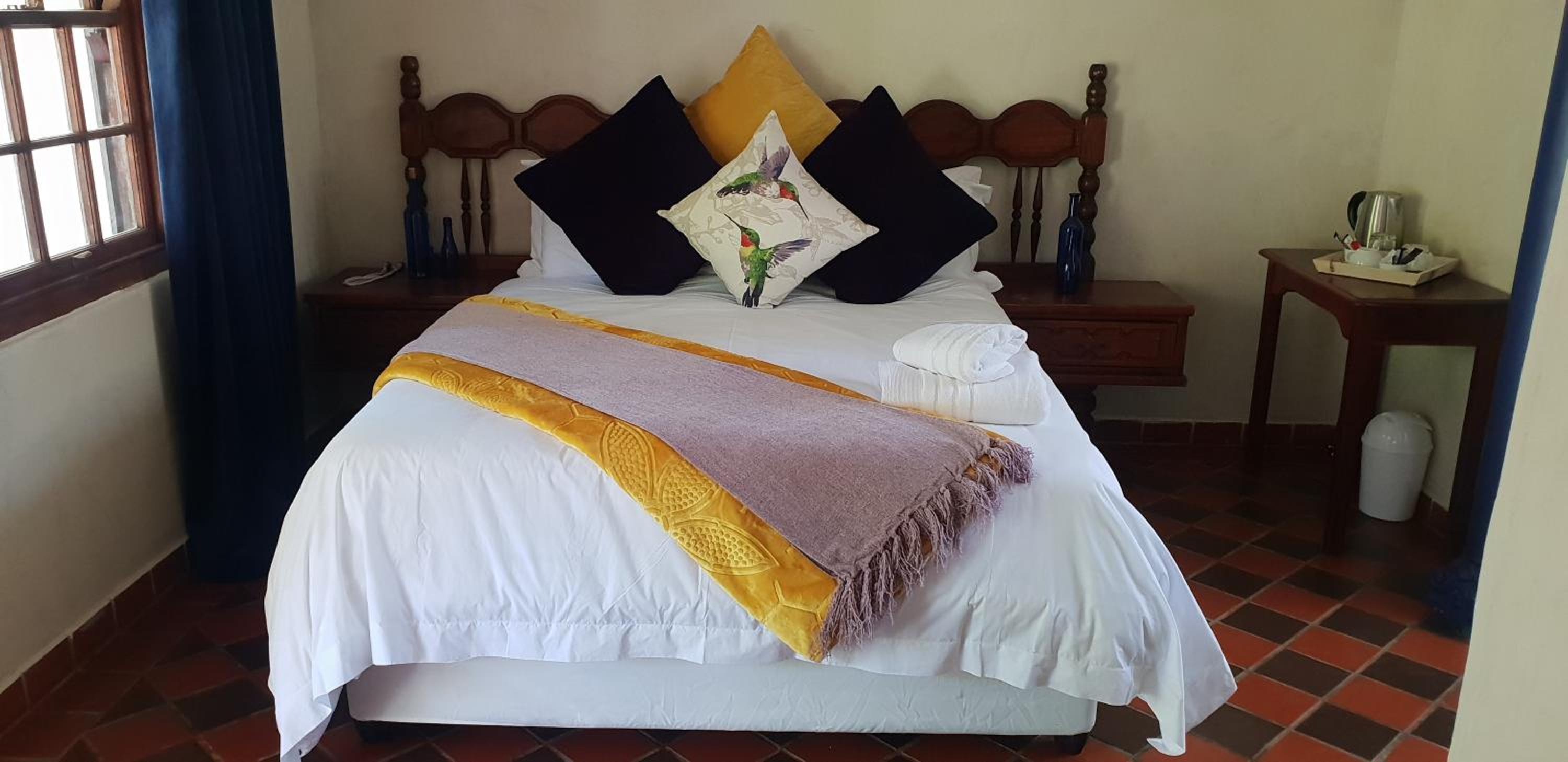 Deluxe Queen Room - Photo 10