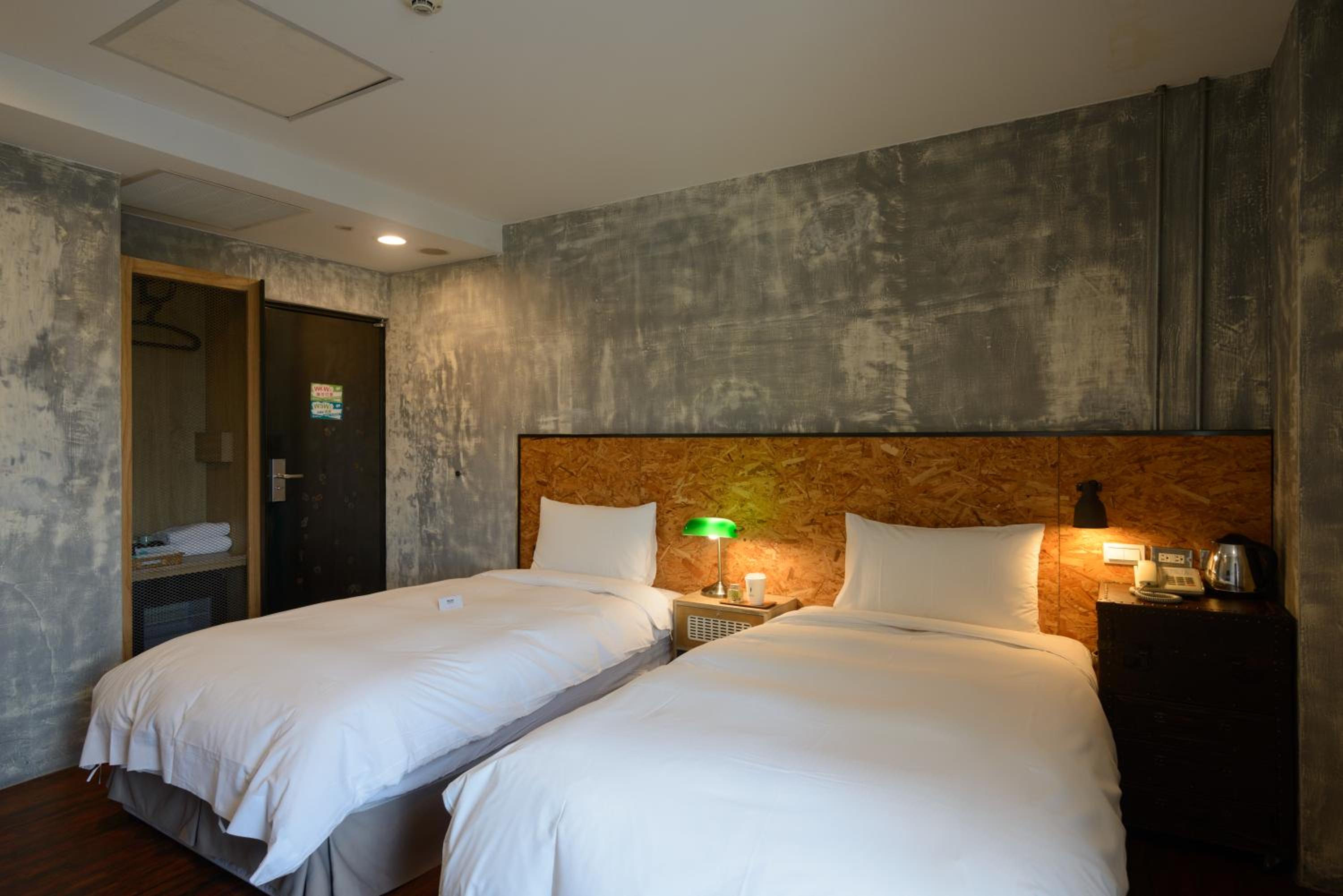 Twin Room with Private Bathroom photo 2