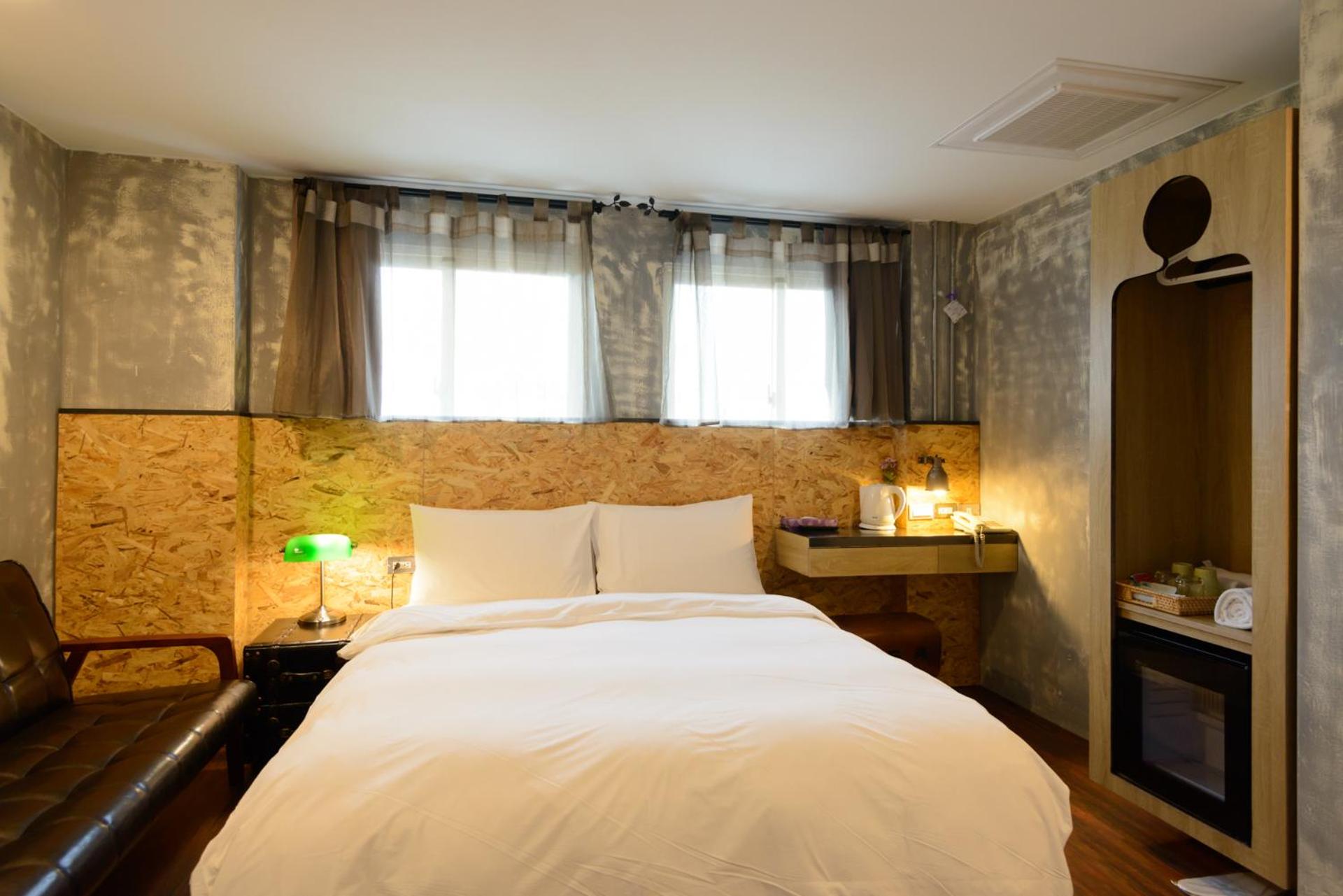Deluxe Double Room with Bath photo 3