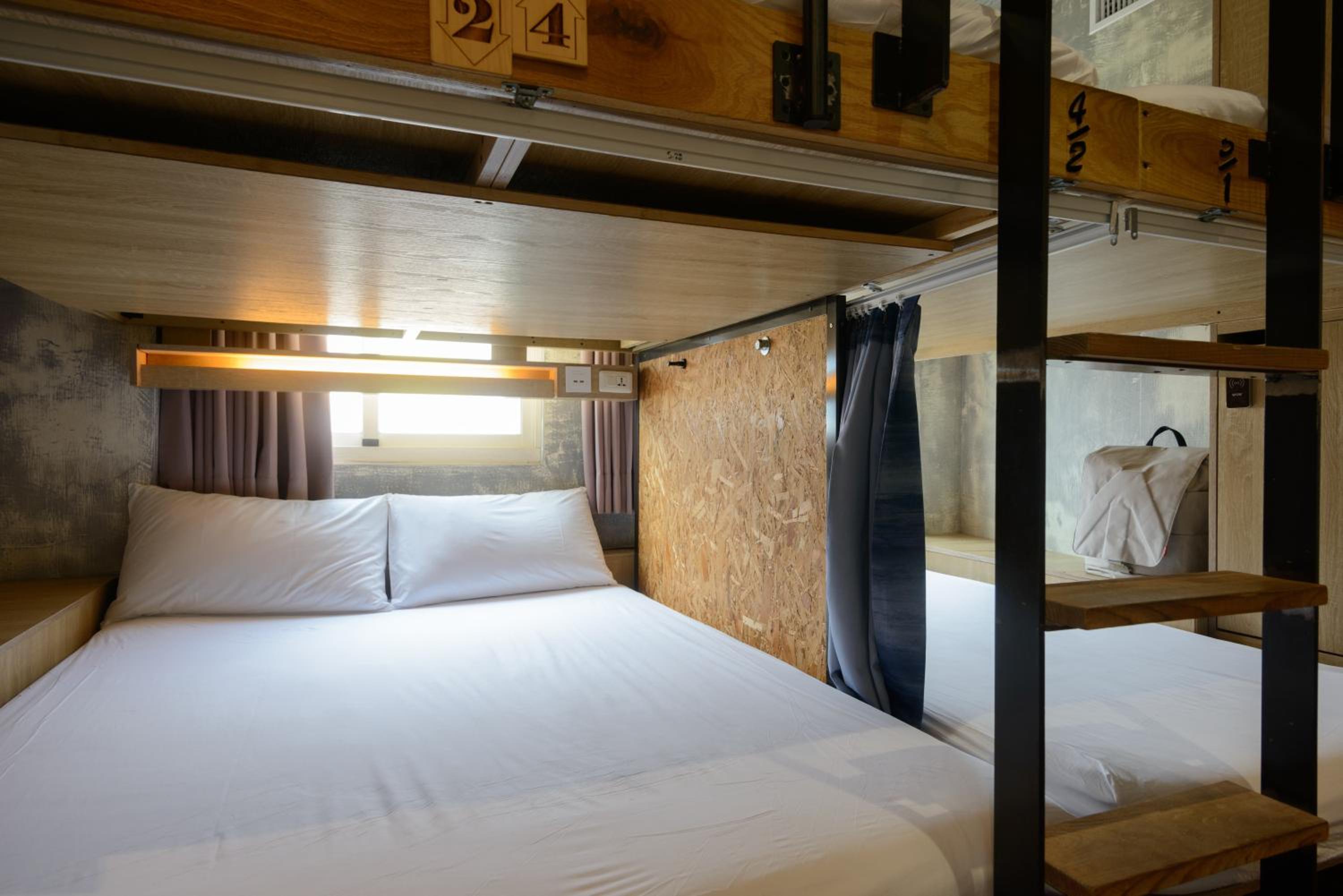 Double Bed in Mixed Dormitory Room  photo 2