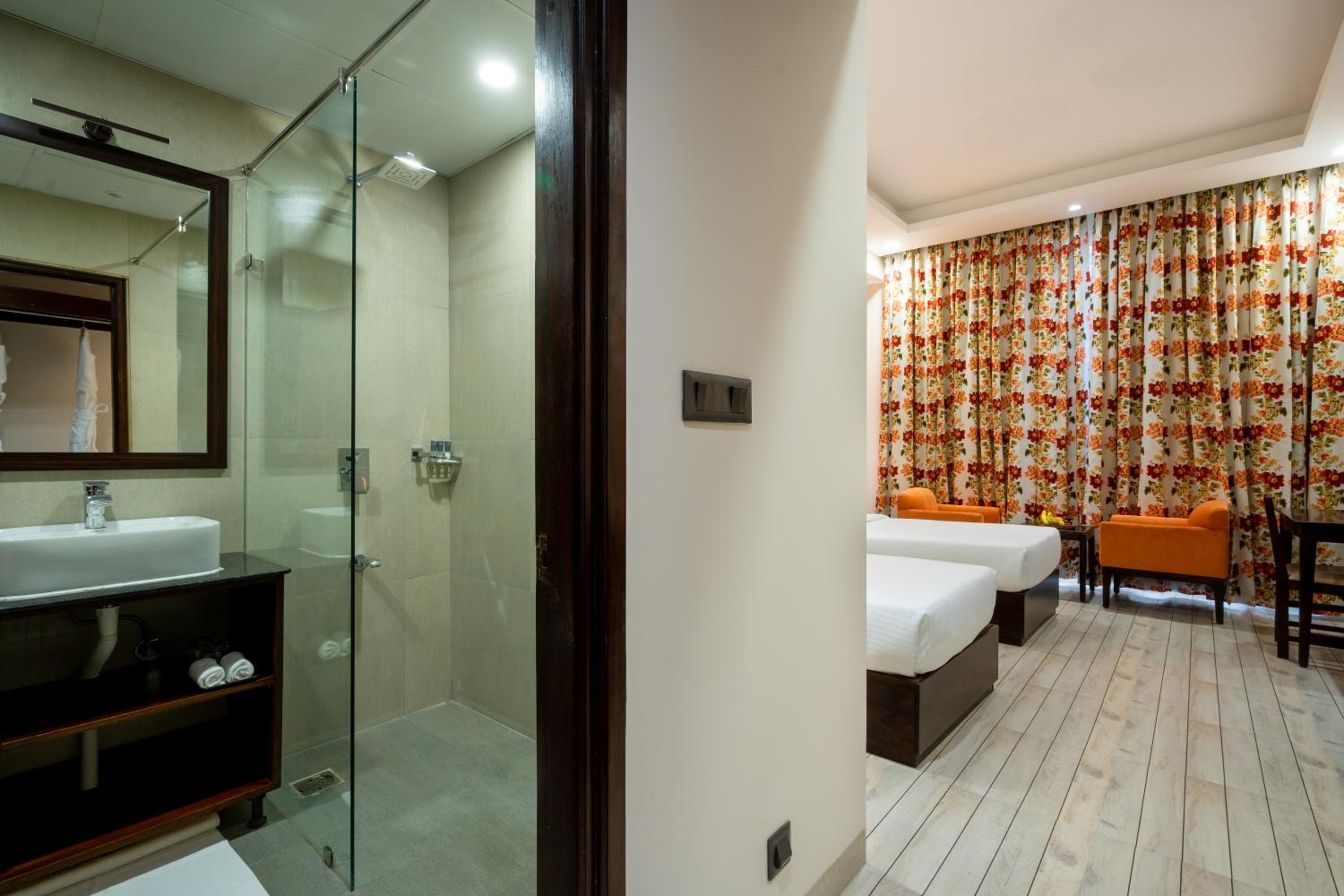 Deluxe Twin Room - Photo 2