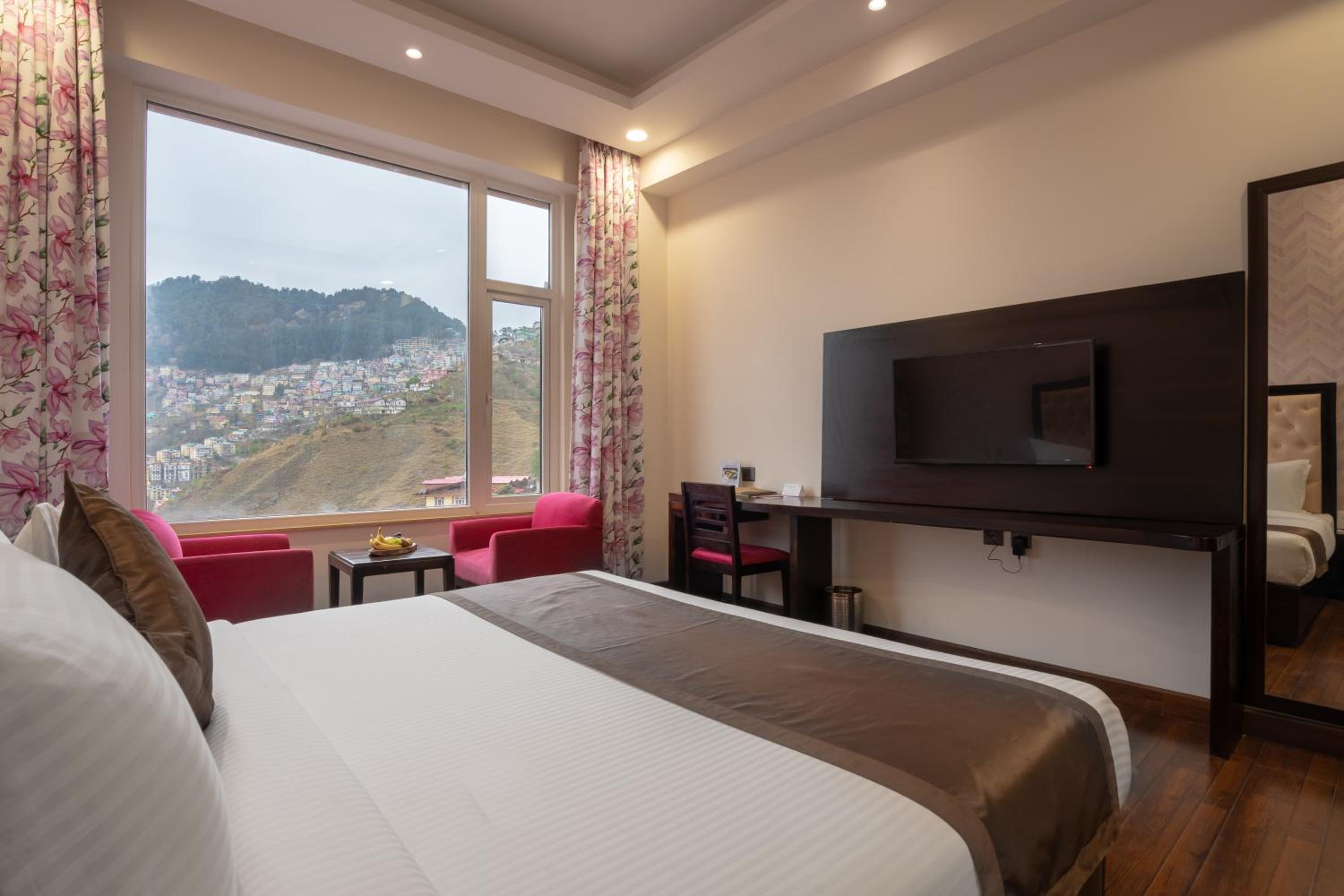 Premier Valley View Room - Photo 7