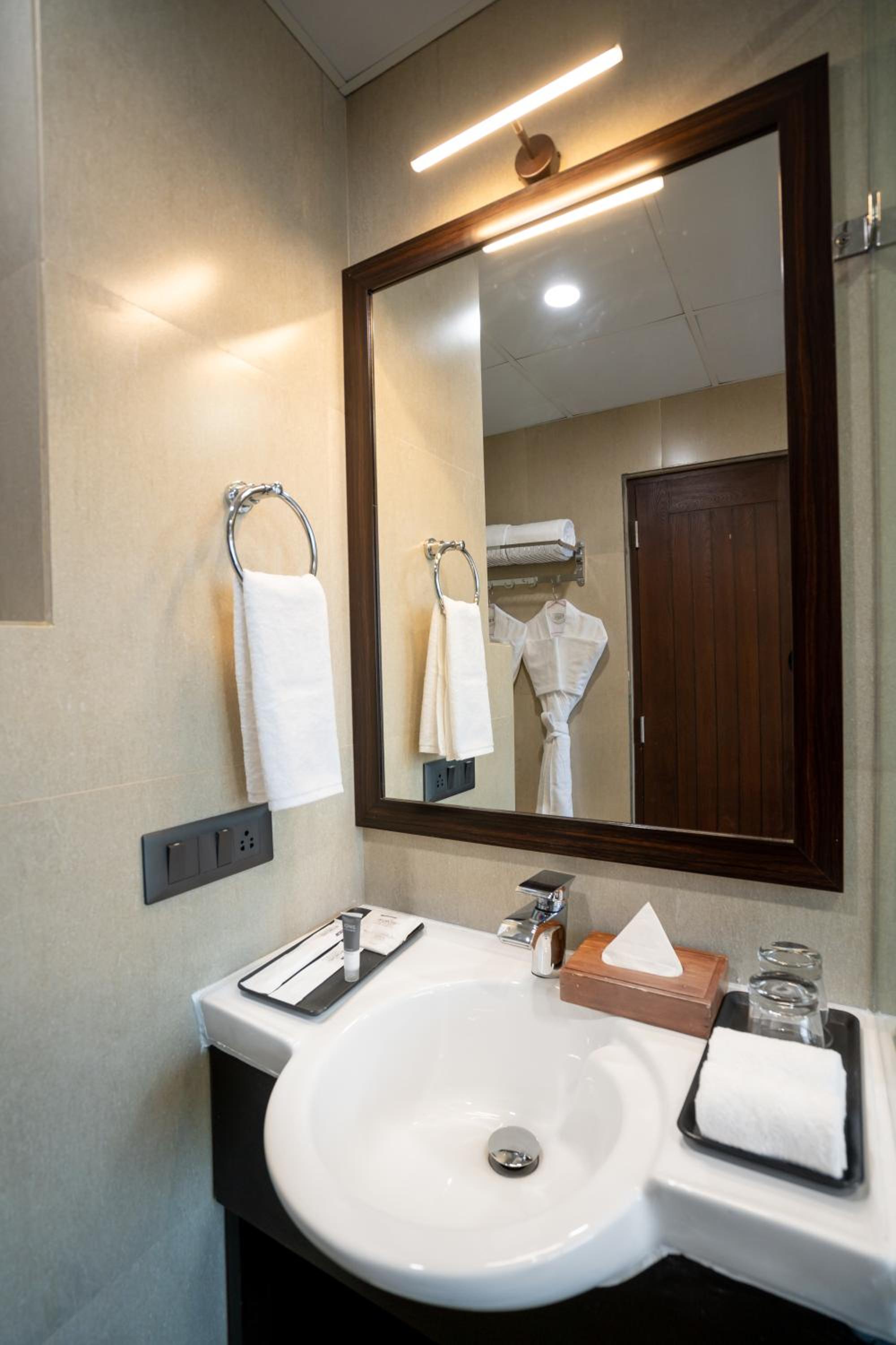 Deluxe Twin Room - Photo 6