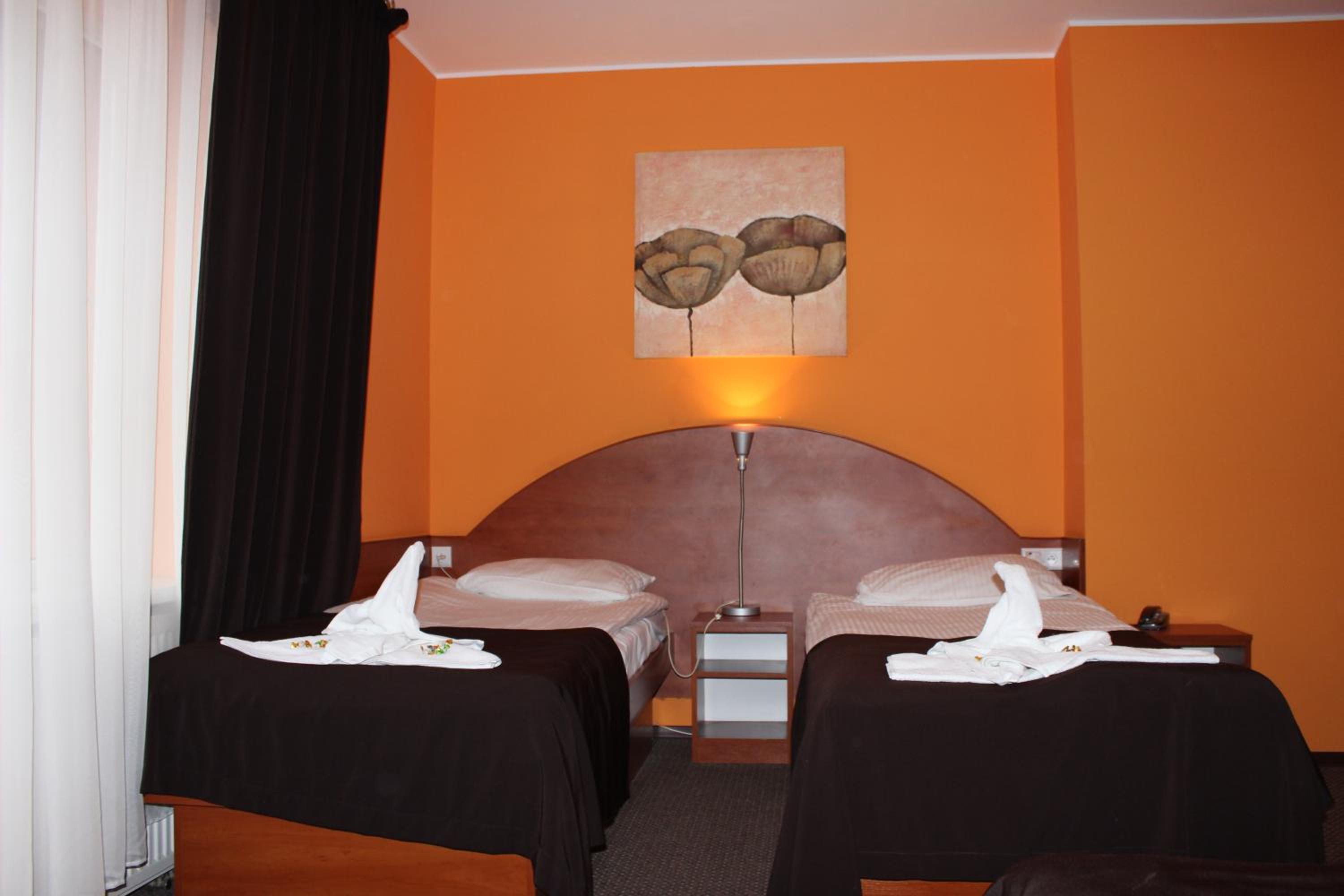 Twin Room - Photo 1
