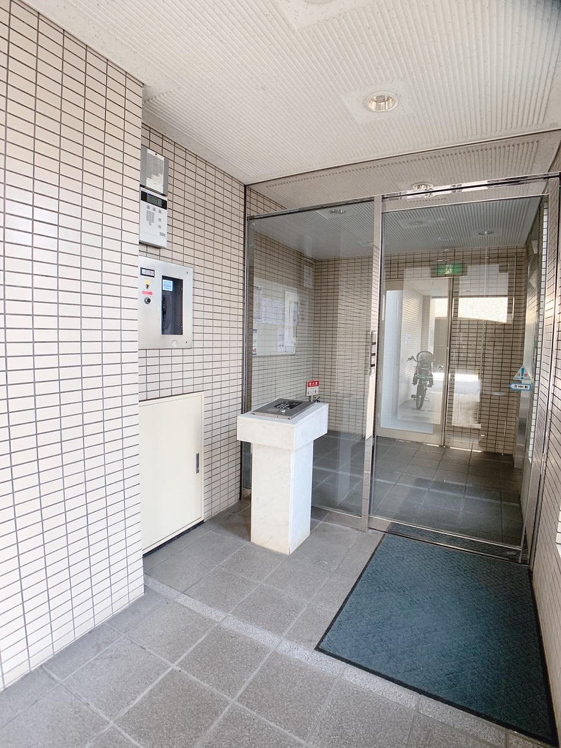 Apartment with Balcony - Photo 32
