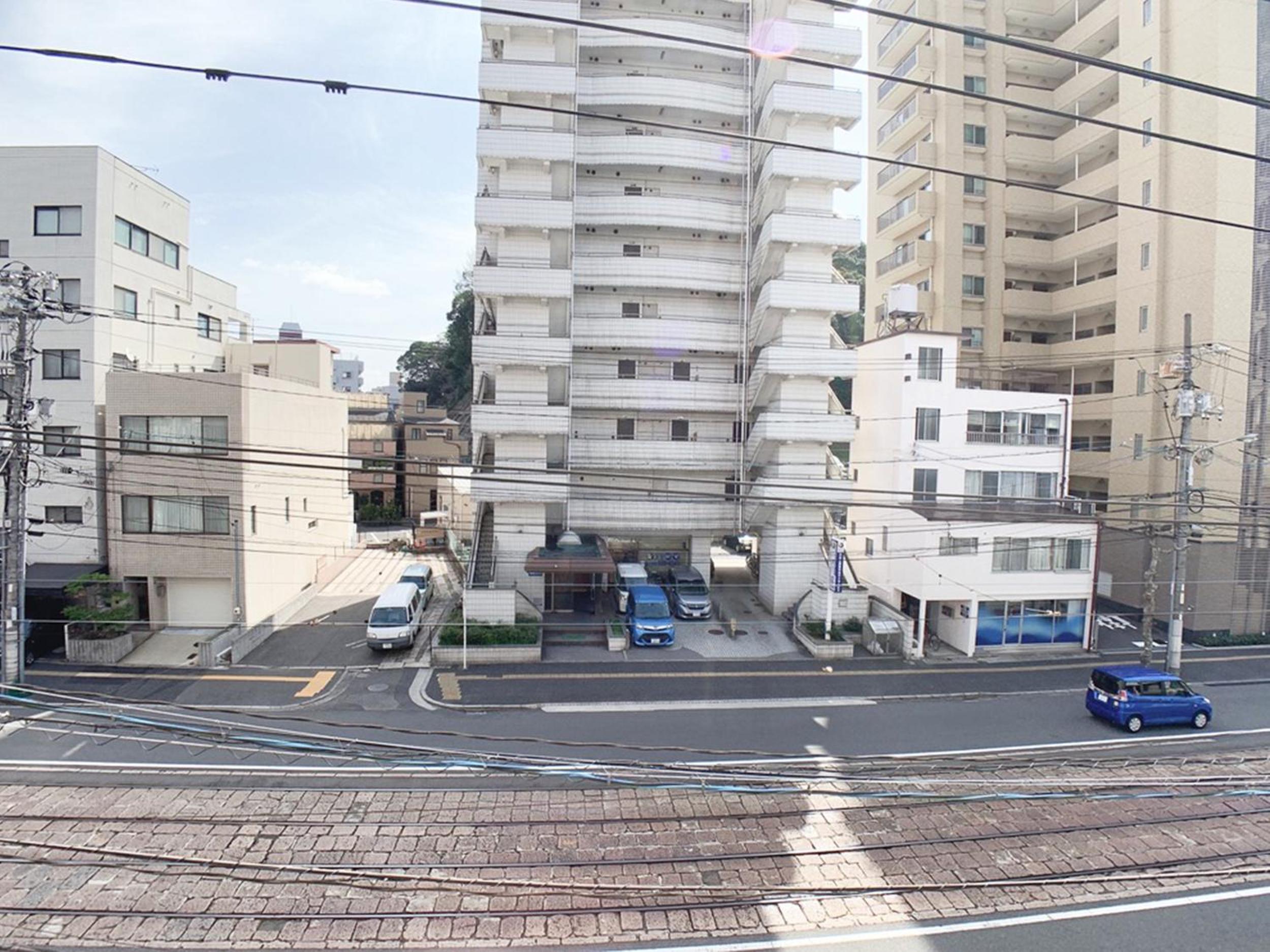 Apartment with Balcony - Photo 25