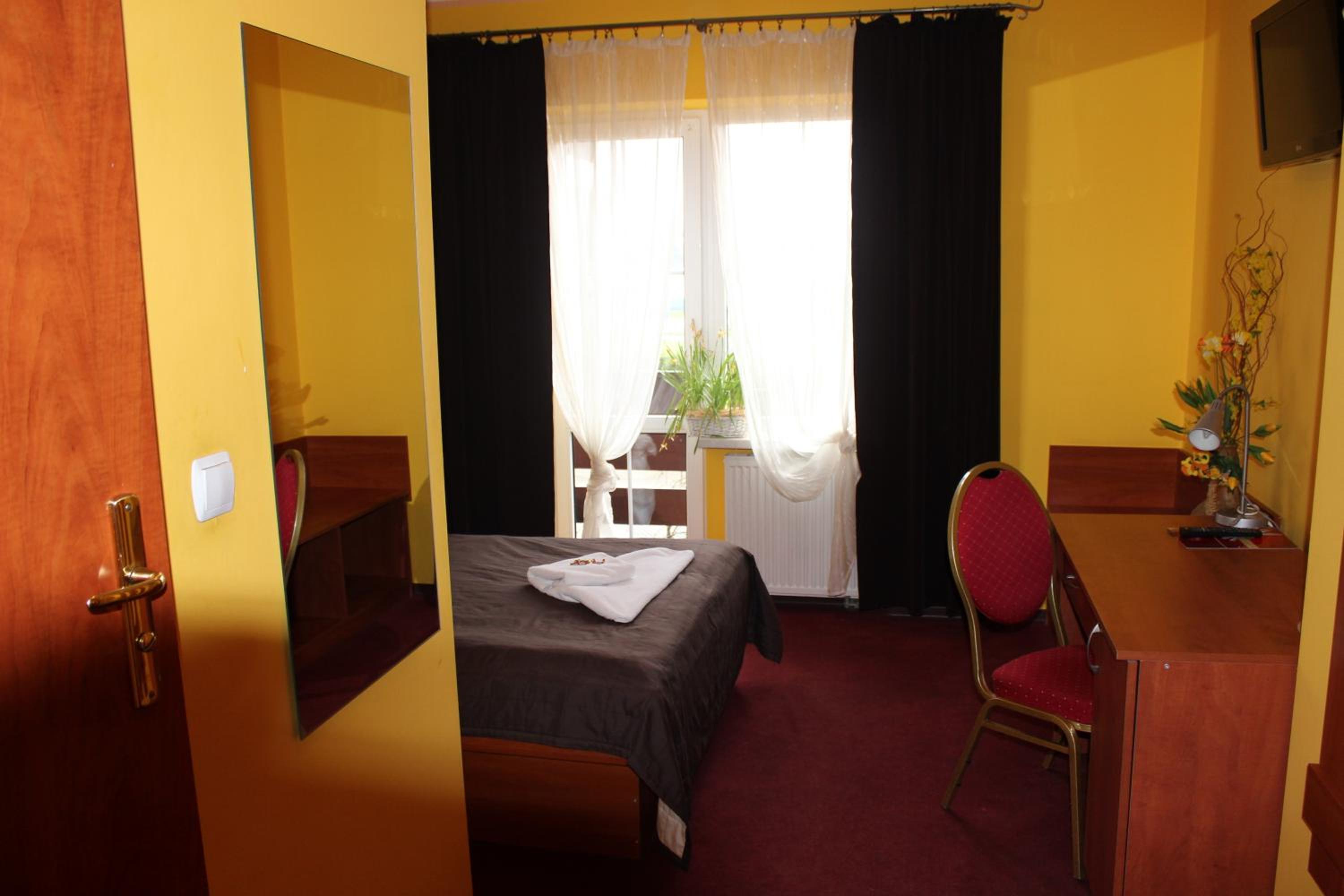 Twin Room - Photo 4