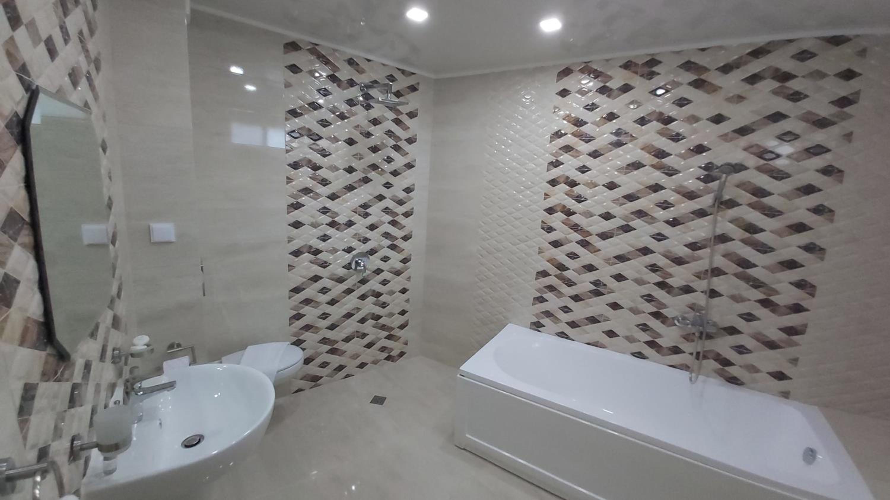 Deluxe Double Room with Bath - Photo 1