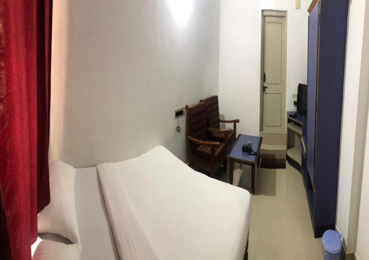 Budget Double Room photo 3