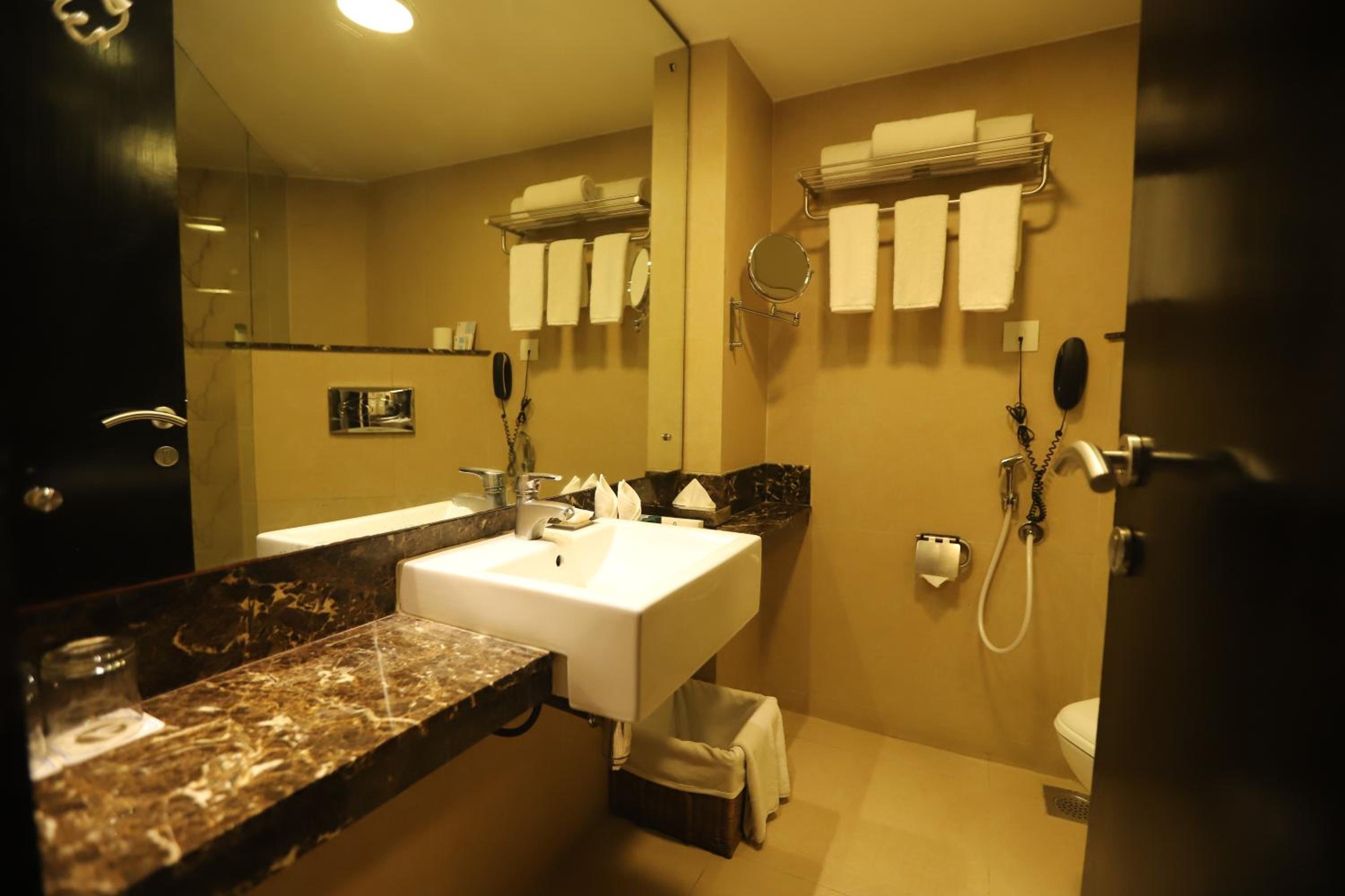 Suite 15% Off On Food & Beverage, 10% Off On Laundry And Early Check In And Late Check Out On Availability photo 2