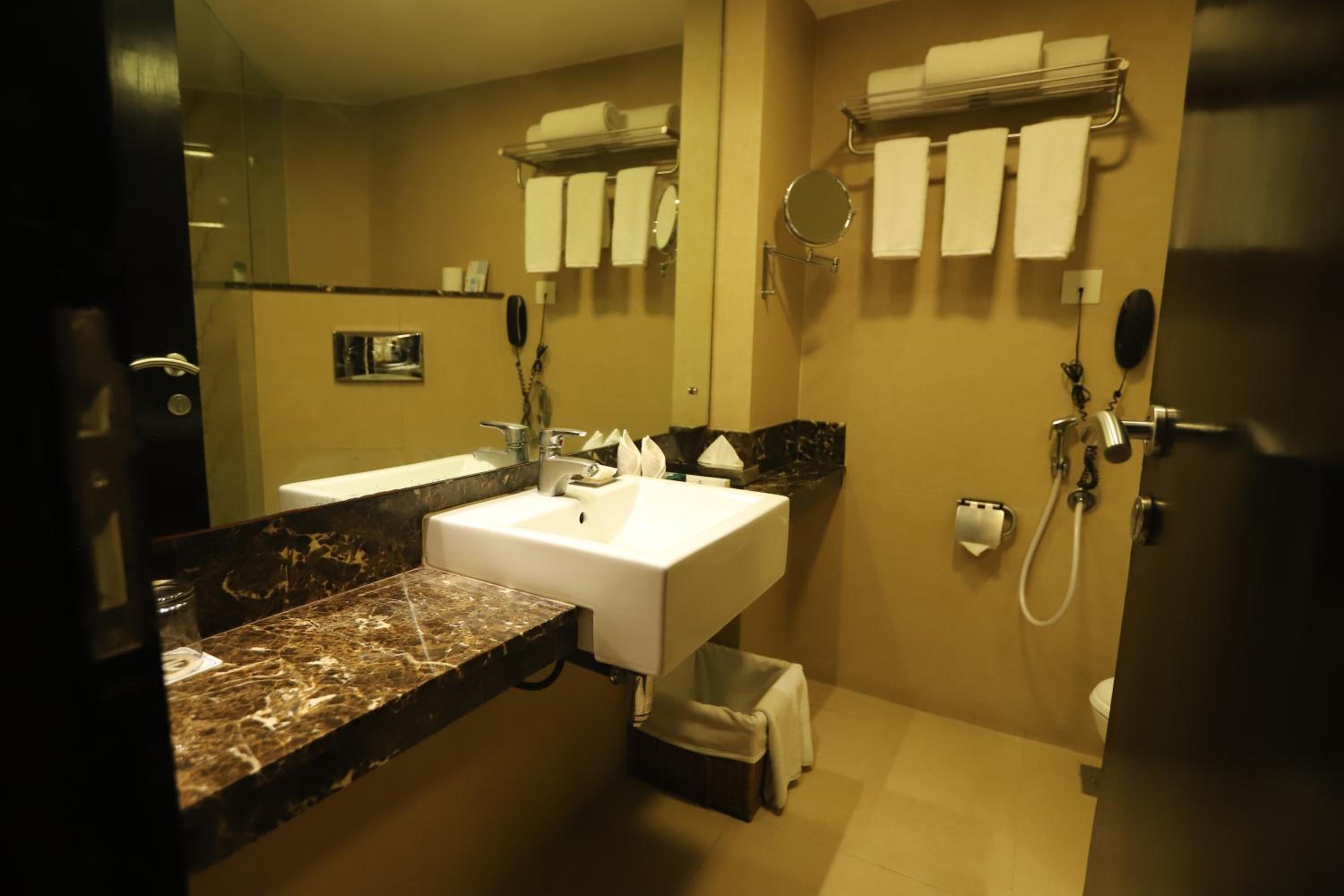 Club Double Room - 15% Off On Food & Beverage, 10% Off On Laundry And Early Check In And Late Check Out On Availability photo 2