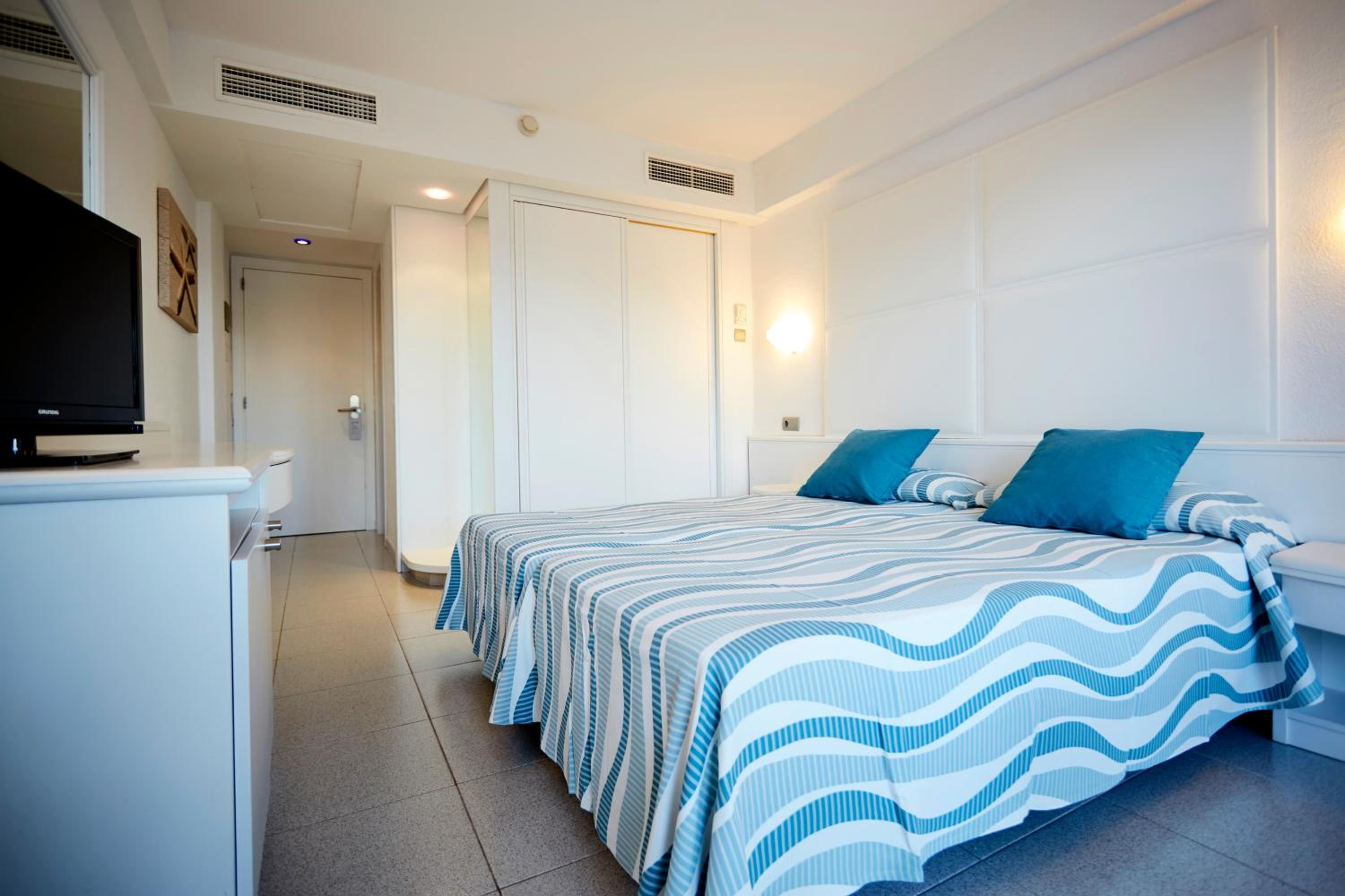Standard Twin Room - Photo 3