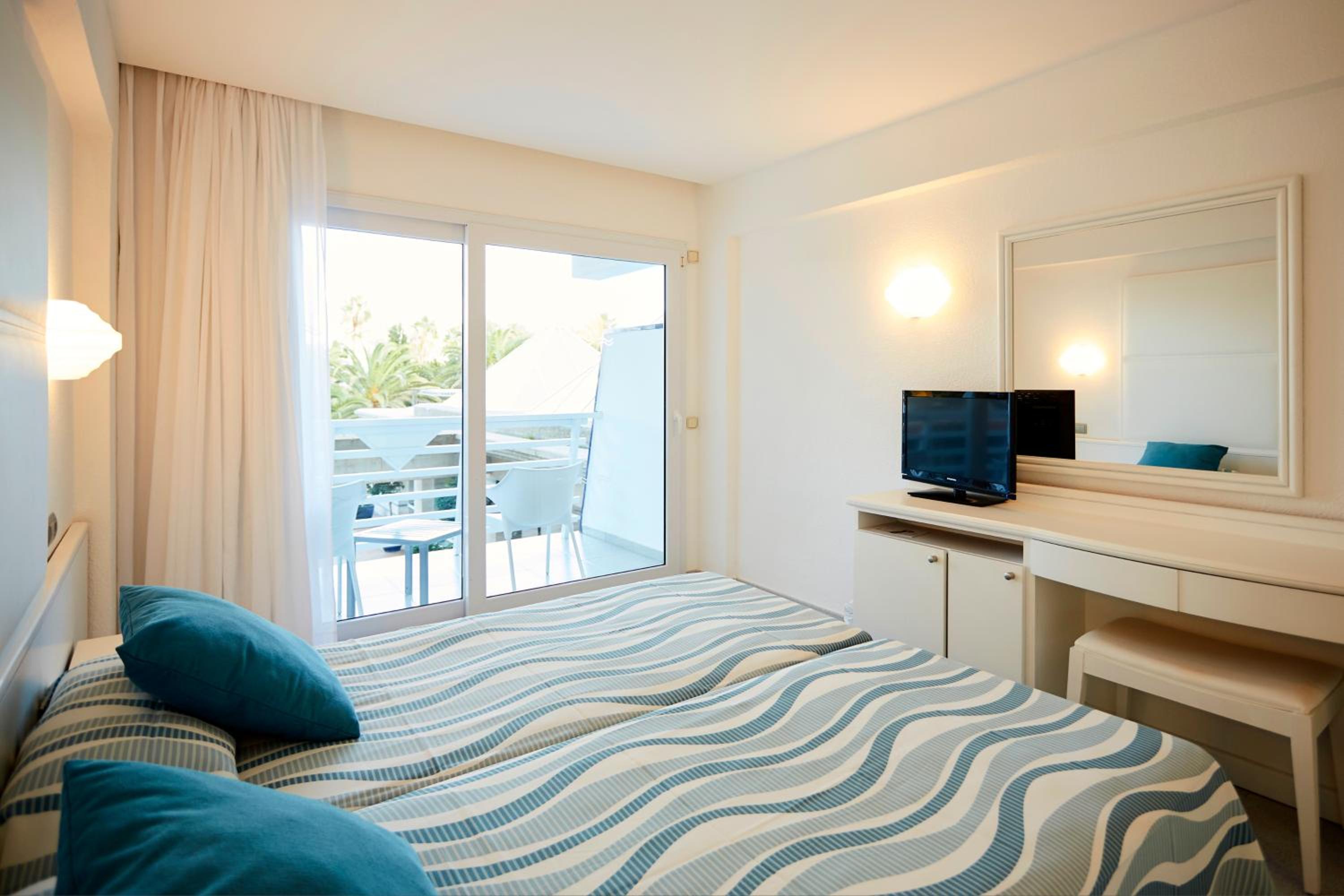 Standard Twin Room - Photo 1