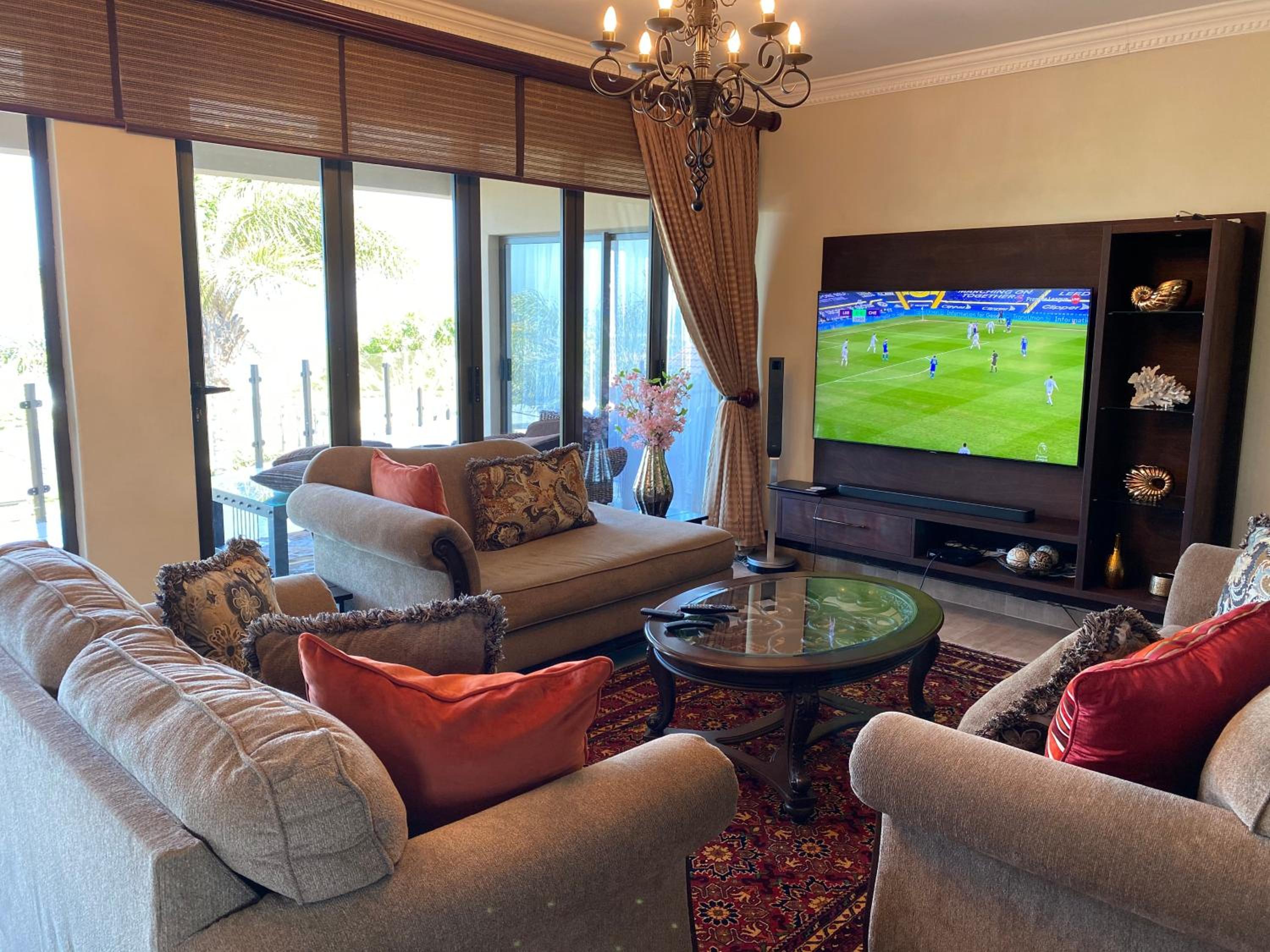 Villa - Photo 1
