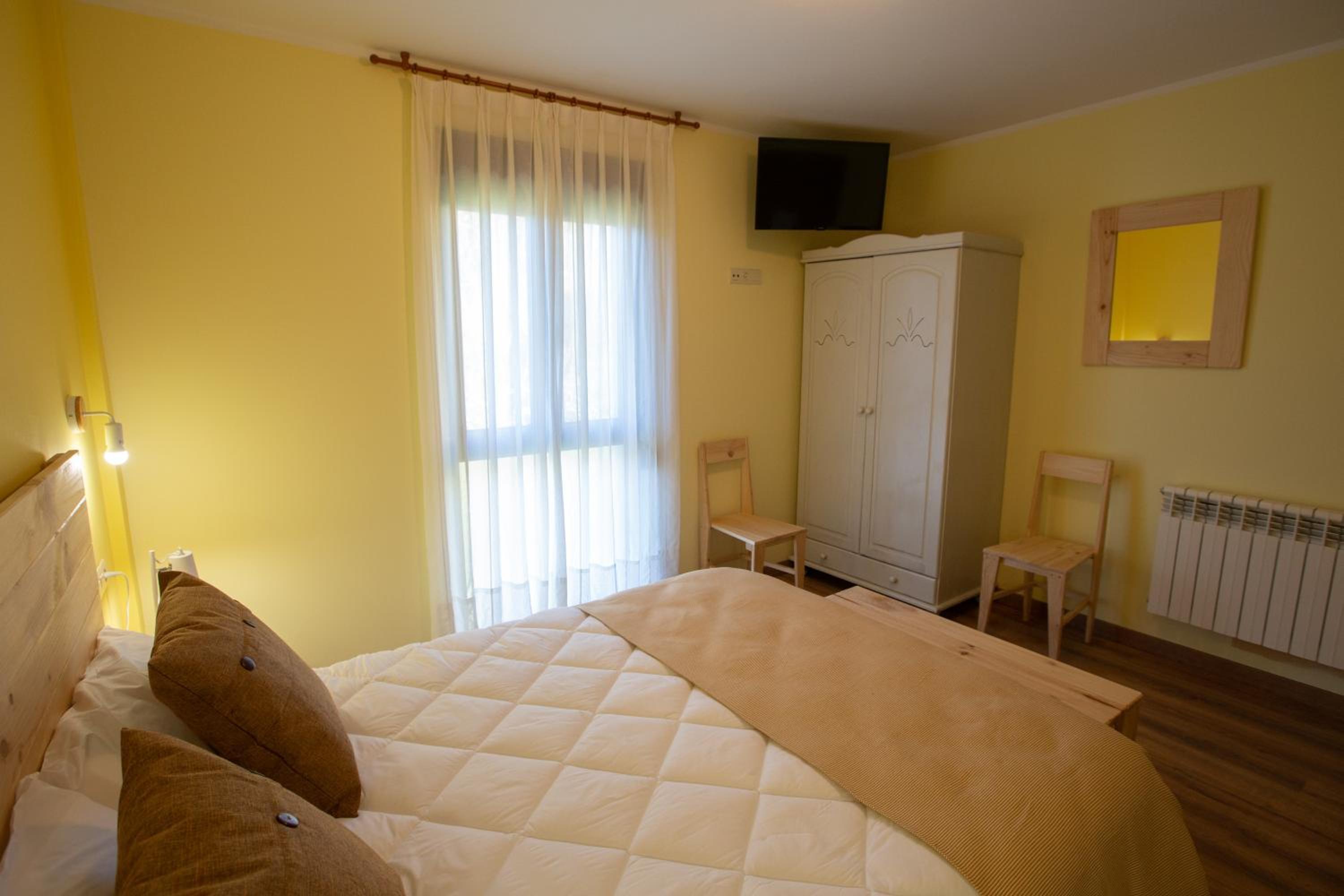 Double or Twin Room - Photo 18