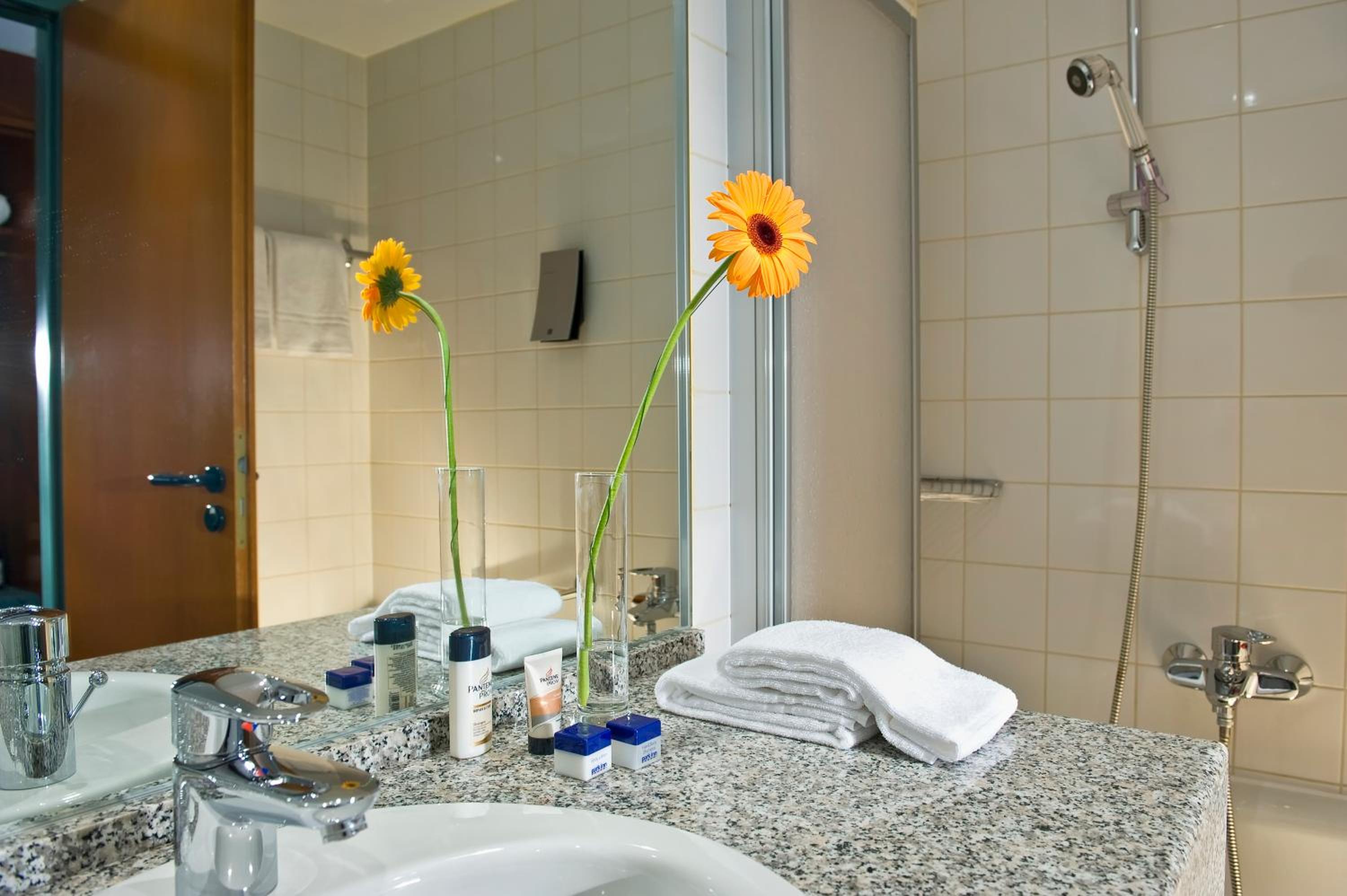Suite with One Double Bed and Balcony - Photo 3
