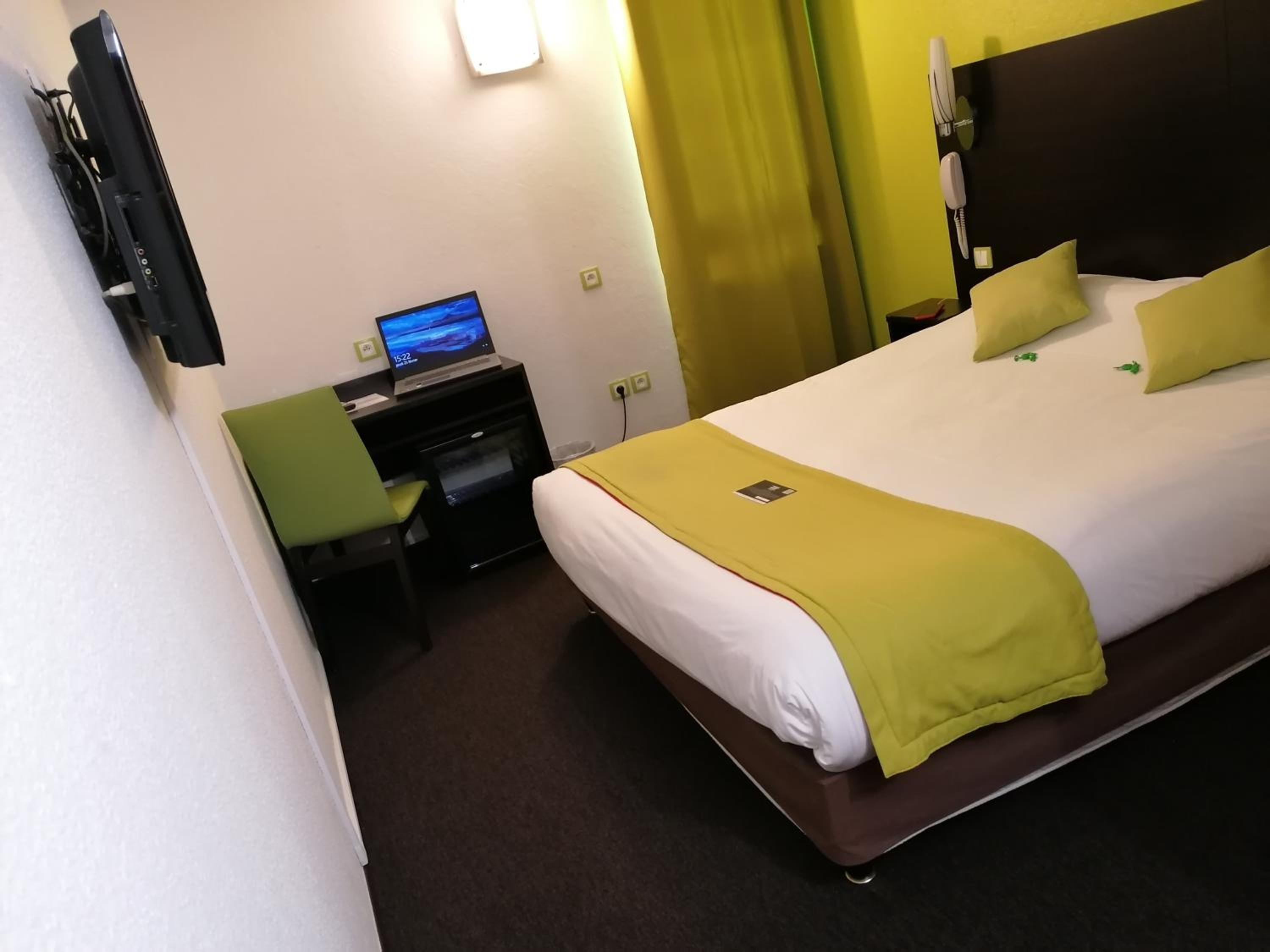Double Room - Photo 8