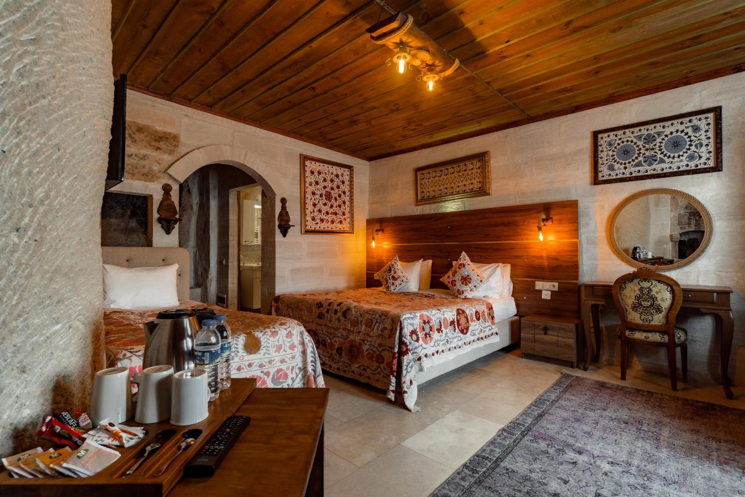 Deluxe Double Room with Jacuzzi  photo 1