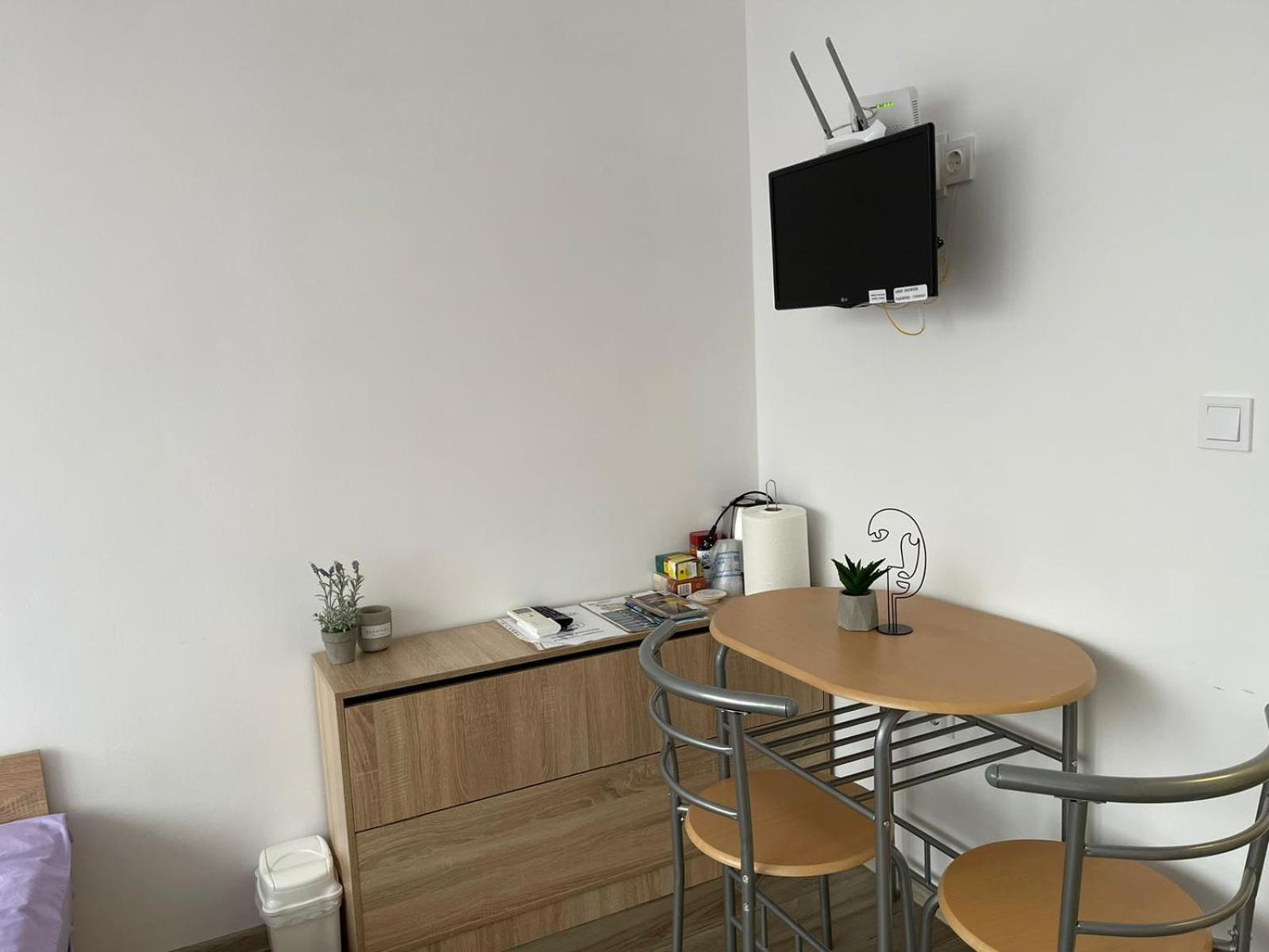 One-Bedroom Apartment - Photo 1