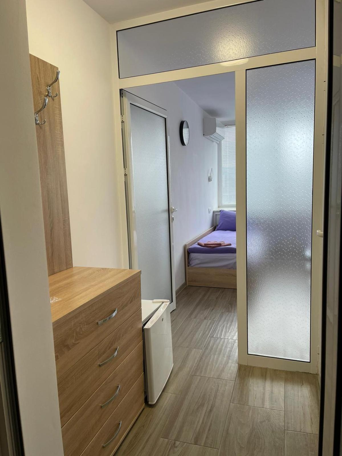 One-Bedroom Apartment - Photo 11