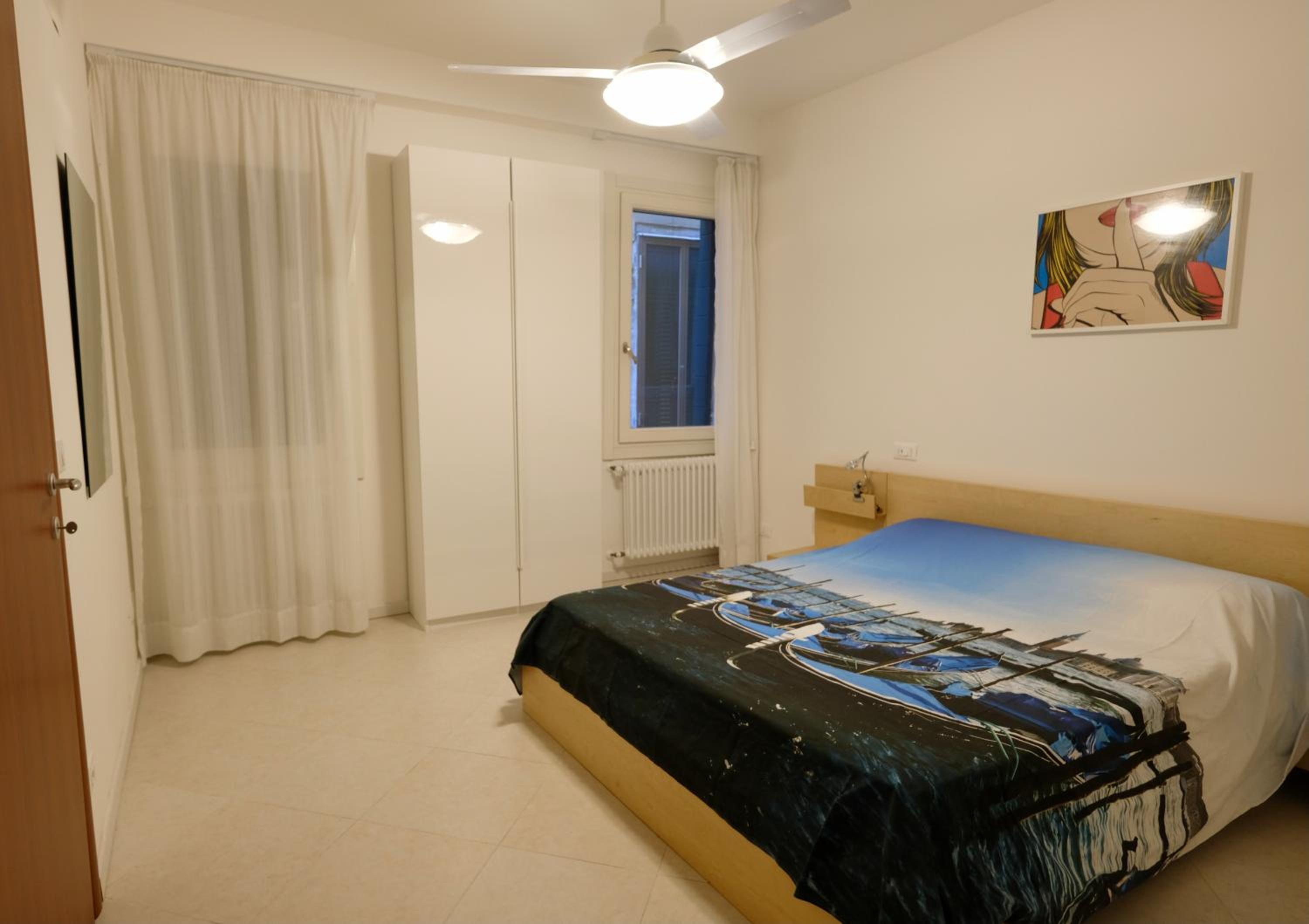 One-Bedroom Apartment photo 1