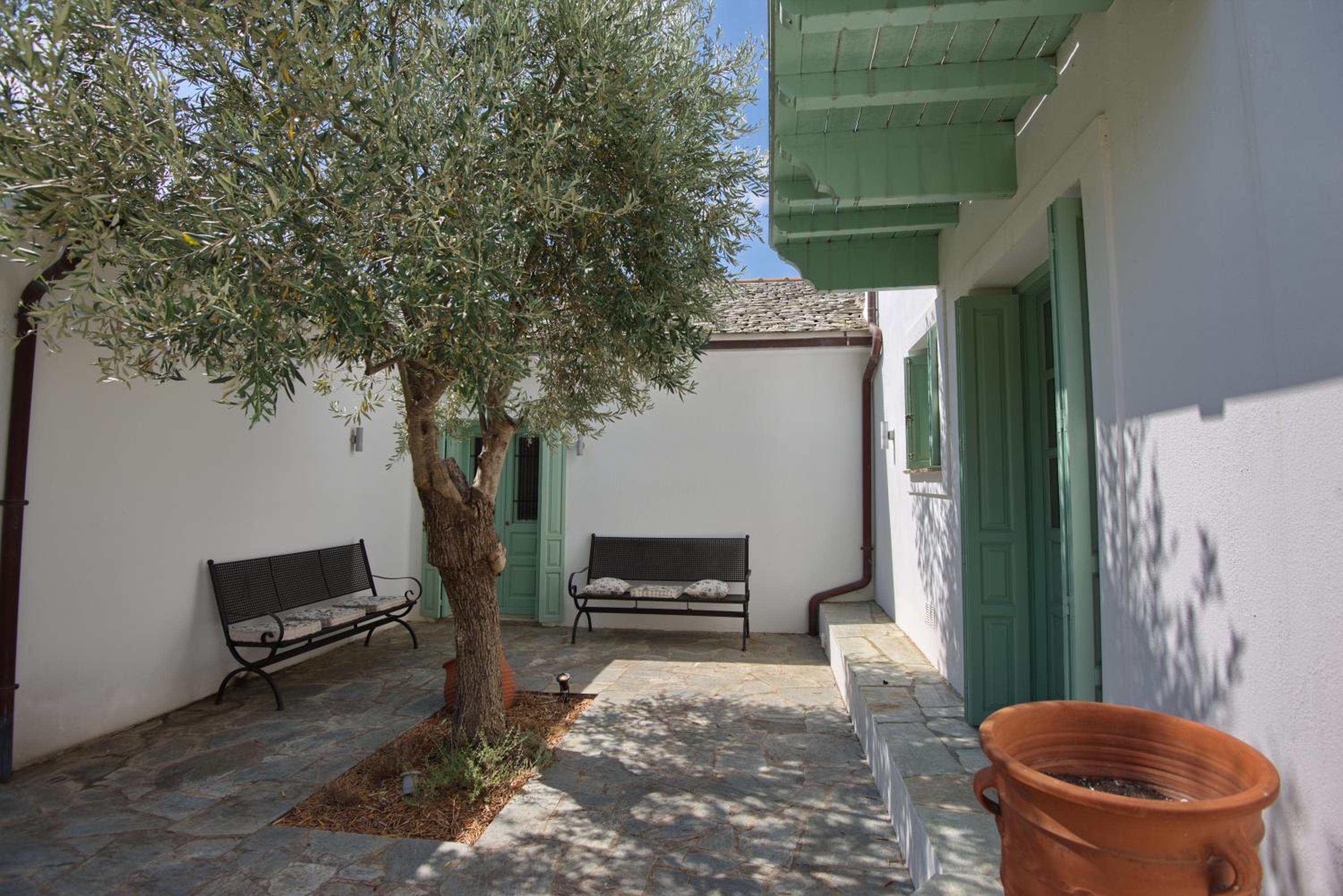 Three-Bedroom House photo 2