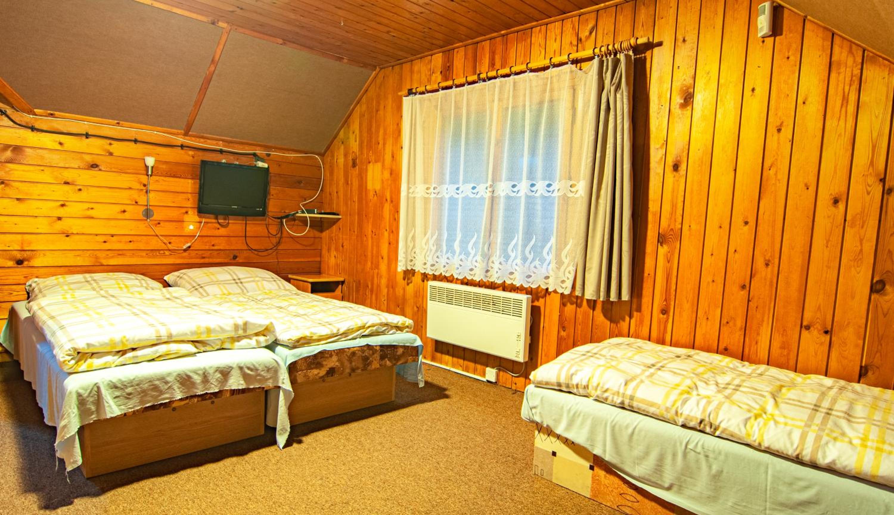 Economy Quadruple Room with Shared Bathroom photo 2