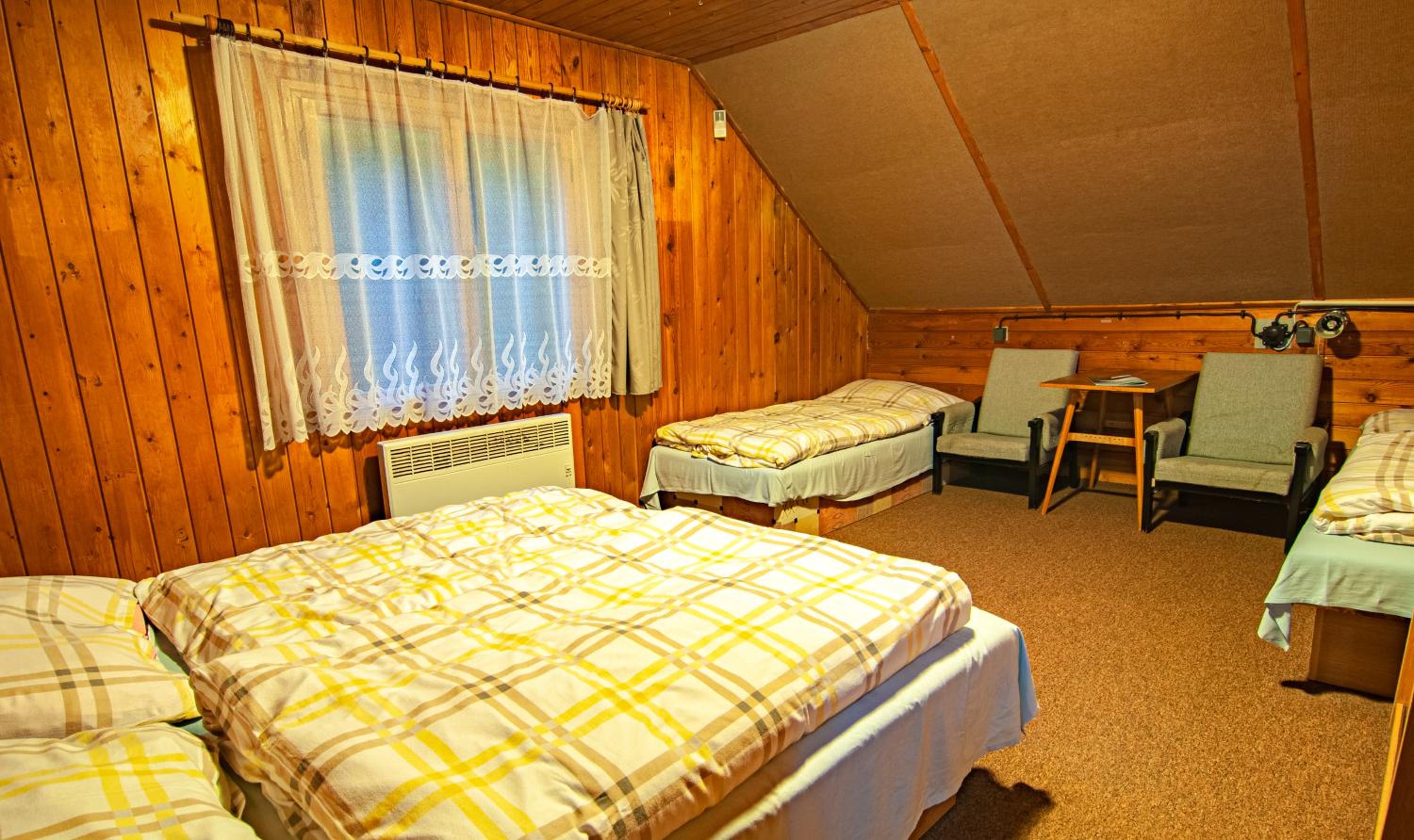 Economy Quadruple Room with Shared Bathroom photo 3