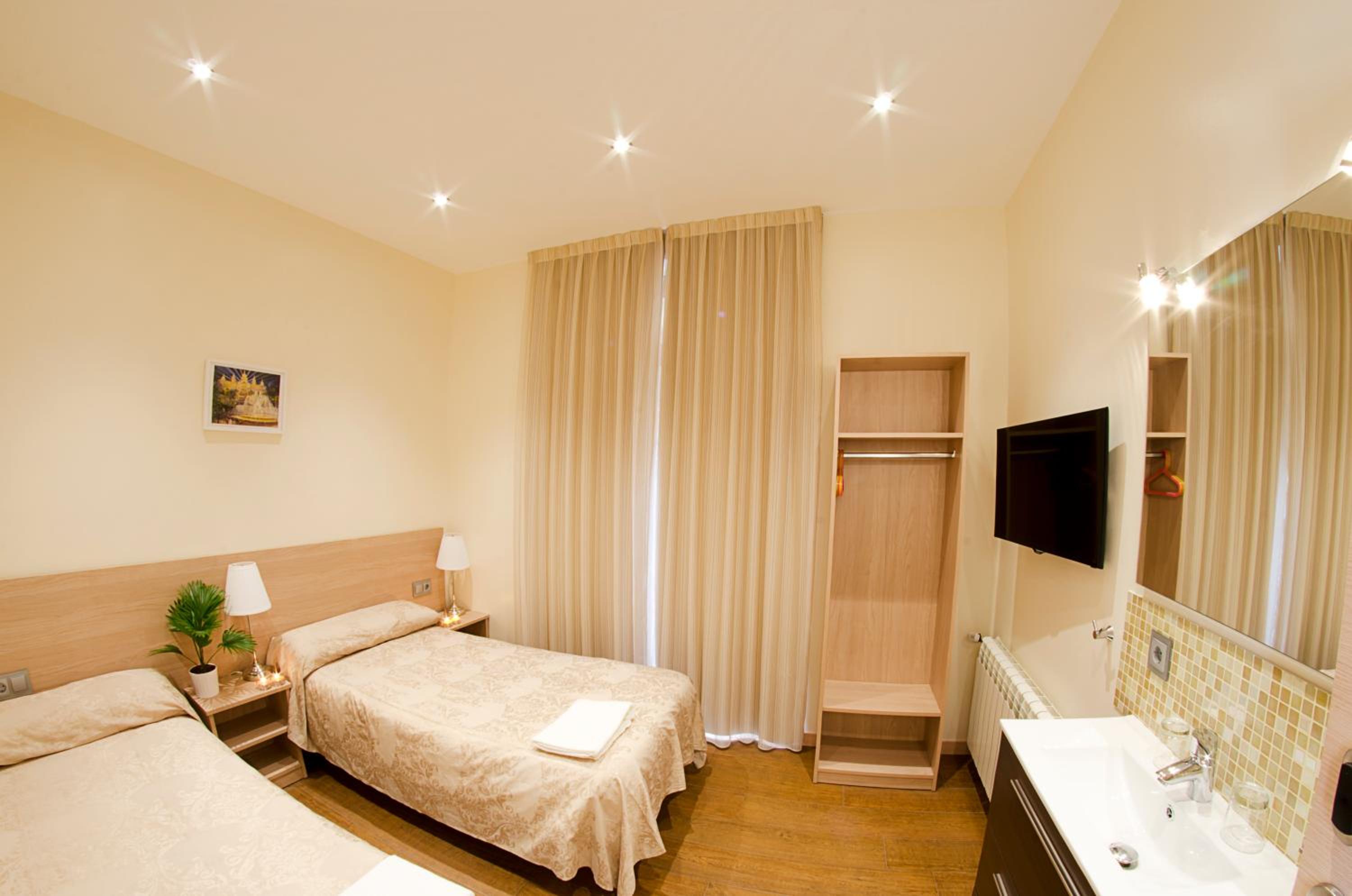 Habitación Doble o con Dos Camas con Baño Compartido